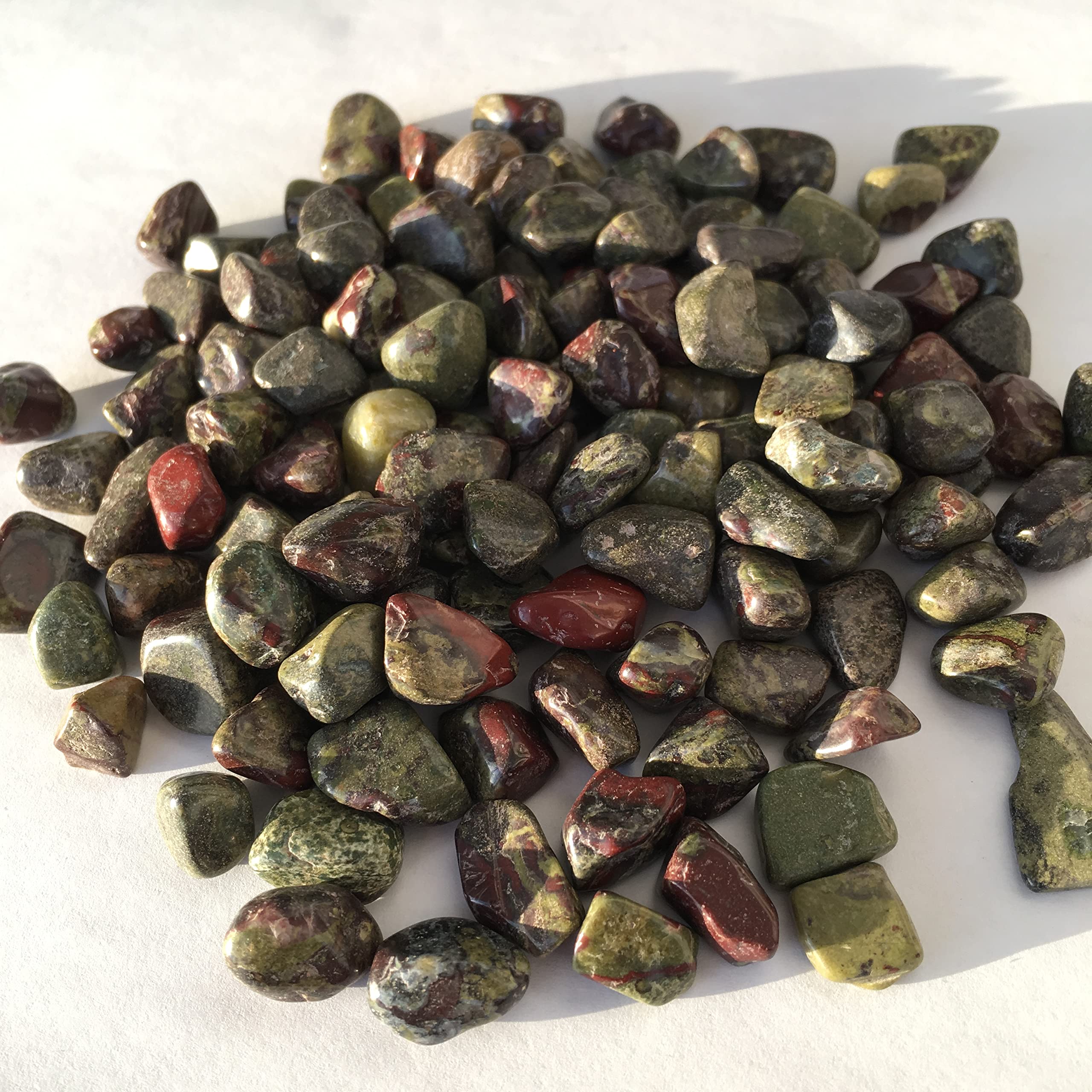 lleno de textura Cristal de cuarzo natural Piedra de sangre de dragón natural Grava Piedra de cristal Grava Acuario Jardín Decoración de piedra Decoración de la oficina en el hogar ( Size : 500g )