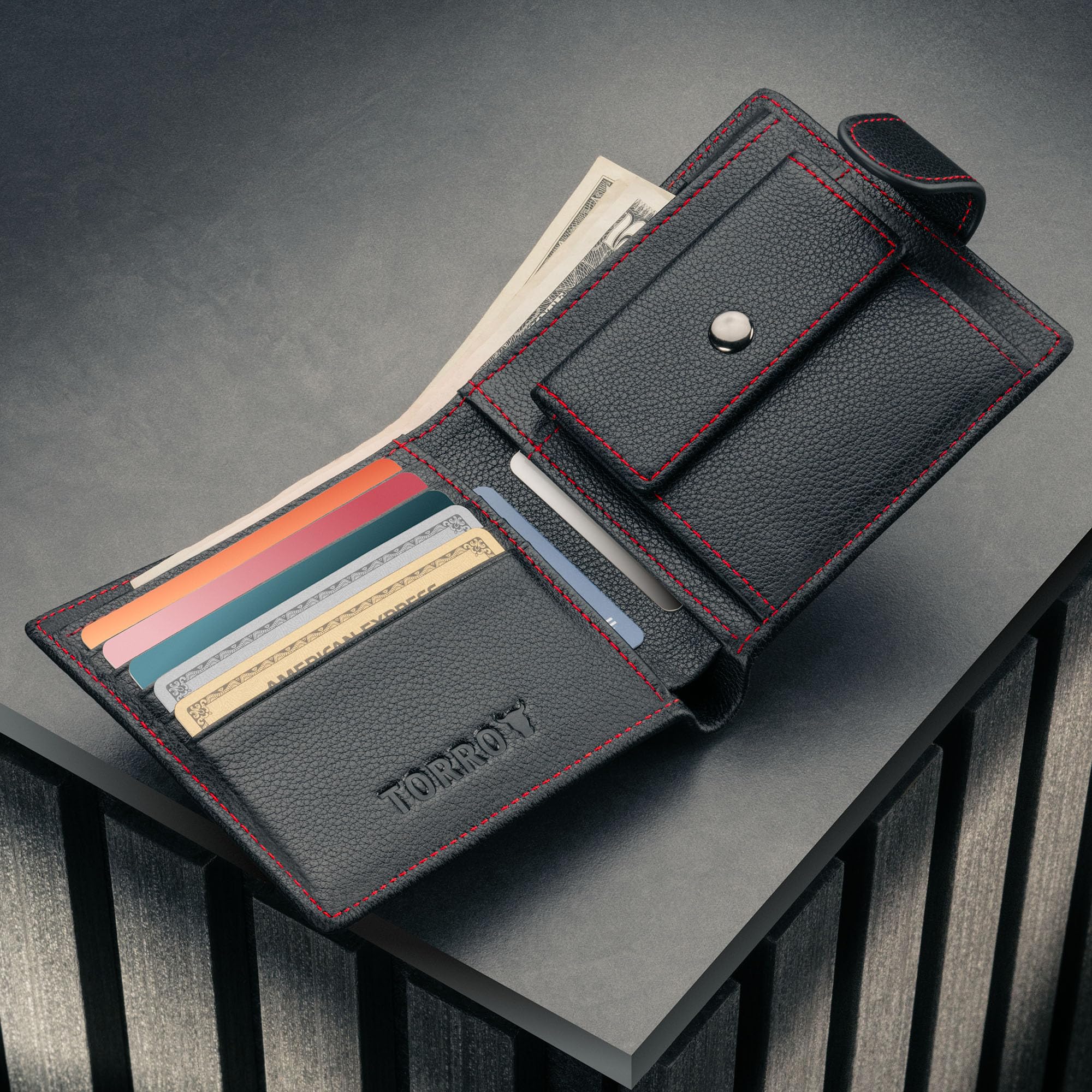 TORRO Cartera clásica de Piel– Cartera Plegable clásica de Piel de Primera Calidad con Ranuras para Tarjetas, Monedero y protección RFID (Negro con Detalles Rojos)