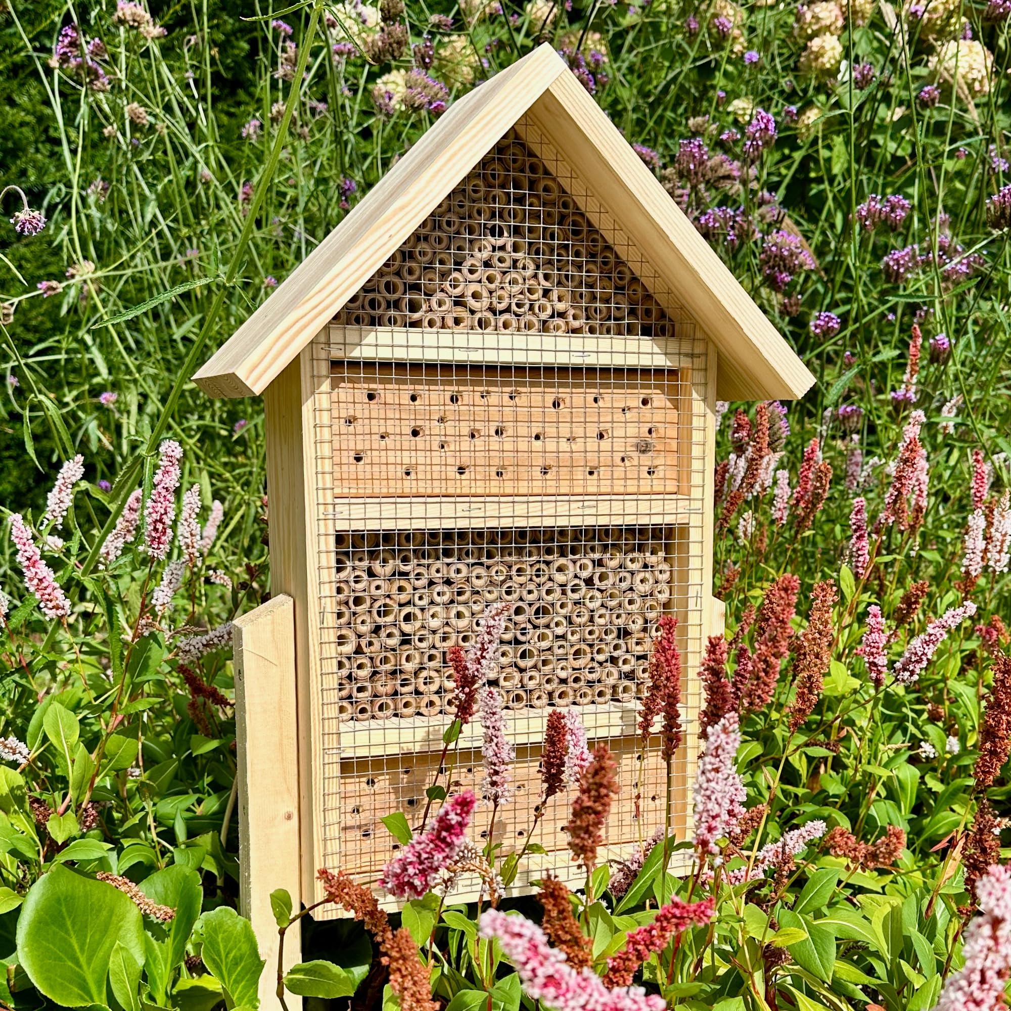 GARTENETAGE DIY Bienenhotel Geschenkset – Natürliches Bienenparadies aus Bambus & Vollholz, Inklusive Blumenwiese Mischung, Einfache Montage, Naturliebhaber