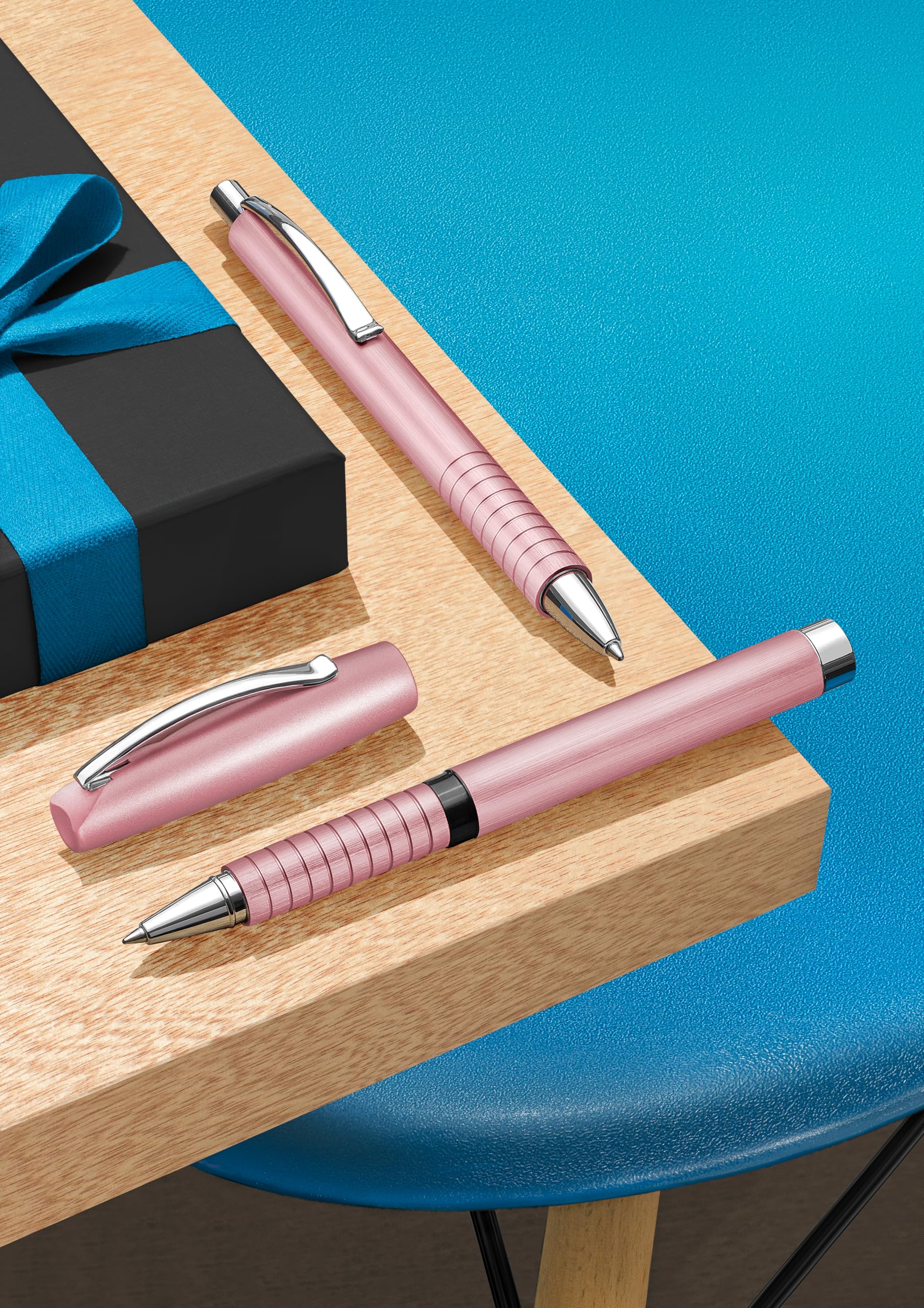 FABER-CASTELL 202188 Essentio - Set de regalo de aluminio rosa con pluma estilográfica, bolígrafo y estuche para bolígrafos