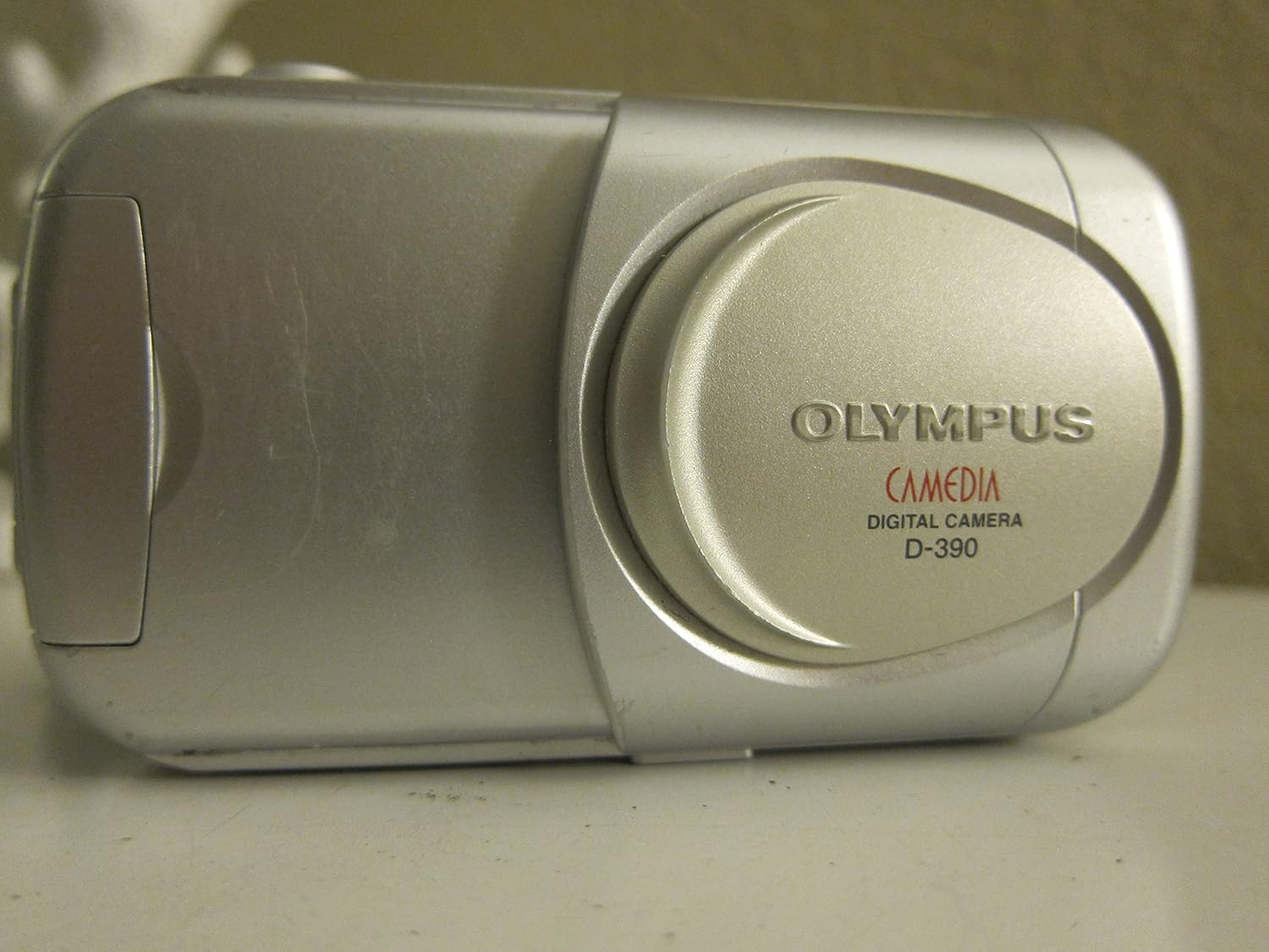 Olympus Camedia D390 Digital Camera Kit (Windows/Mac