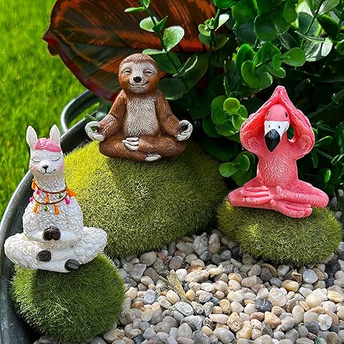 Miniatura 8 de Mood Lab Juego de figuras de yoga en miniatura  Divertido kit de 3 piezas  Flamenco, Lama y Perezoso en pose de meditación  Decoración de jardín de
