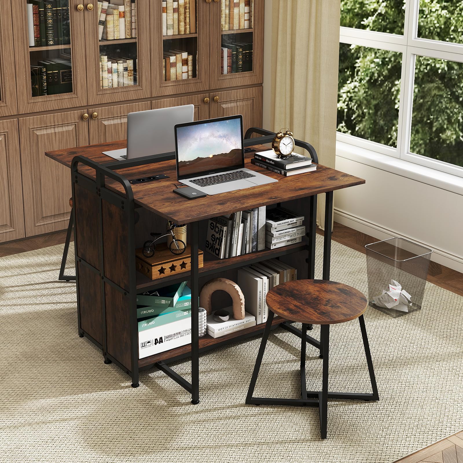 COSTWAY Schreibtisch klappbar mit Steckdose, Klapptisch mit Hocker, Computertisch mit Regalen & Metallrahmen, platzsparender Bürotisch, Klappschreibtisch für Zuhause, Büro, 90 x 55 x 83 cm (Braun)
