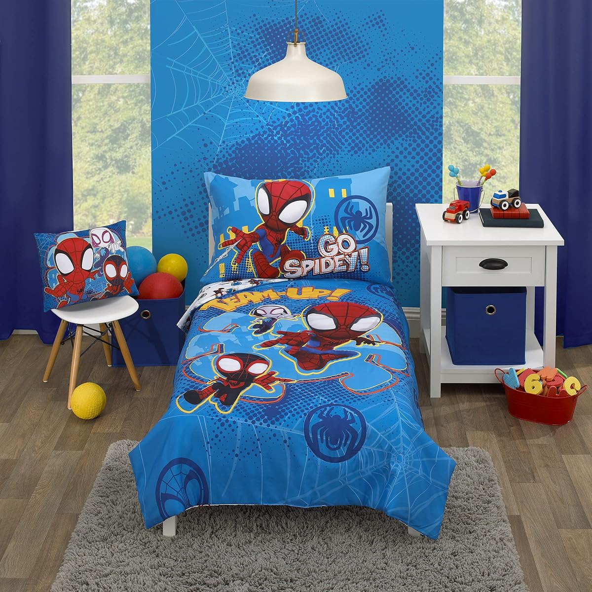 Disney Marvel Spidey and his Amazing Friends Spidey Team Juego de cama para niños pequeños, rojo, blanco y azul, 4 piezas, edredón, sábana bajera ajustable, sábana encimera y funda de almohada reversible