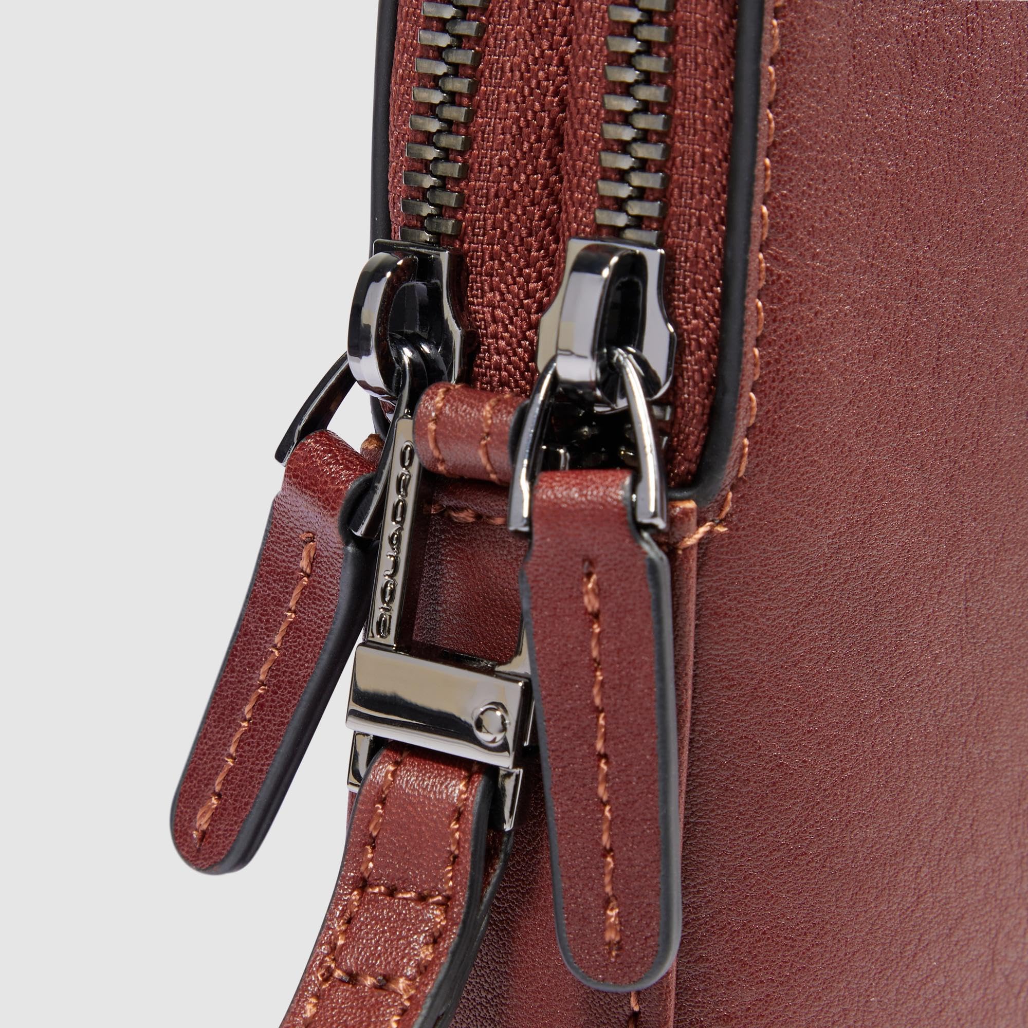 Piquadro – Bolso de mano de Cuero para hombre – Color tostado – Para profesionales
