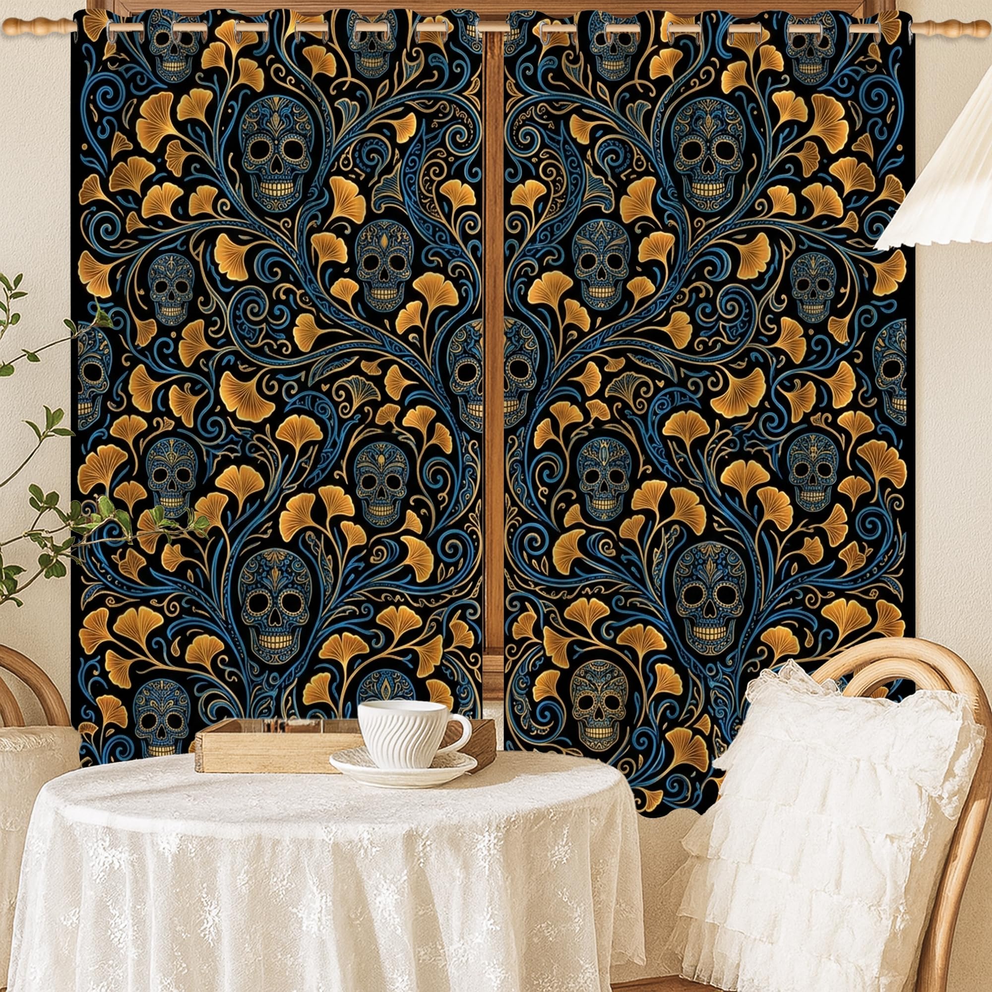 Rideaux occultants noirs style gothique pour sublimer l'ambiance d'un appartement