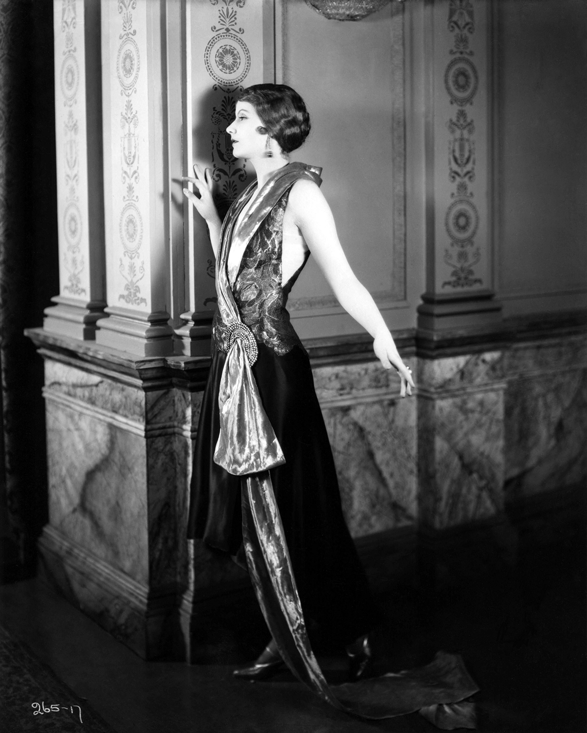 Amazon.com: Eddy's Entertainment Greta Garbo 1926 "The Temptress Elegant Gown 8x10 Silver Halide Archival Quality Reproduction Photo Print: Posters & Prints Amazon.com: Eddy's Entertainment Greta Garbo 1926 "The Temptress Elegant Gown 8x10 Silver Halide Archival Quality Reproduction Photo Print: Posters & Prints