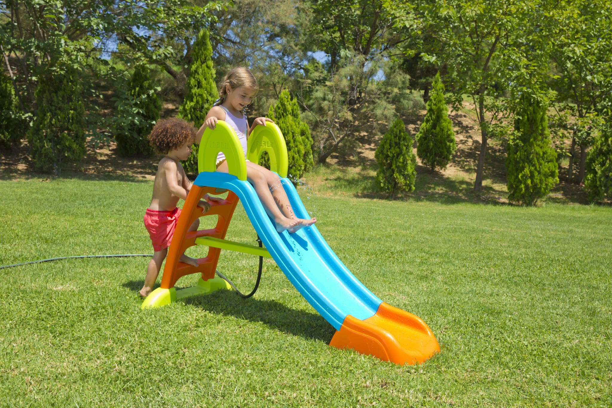 FEBER - Tobogán Slide Plus con Agua con hueco para la poner la manguera,escaleras antideslizantes,multicolor, de resistencia y fácil montaje, para niños de 2 y 7 años, FAMOSA(800009001)Versión previa