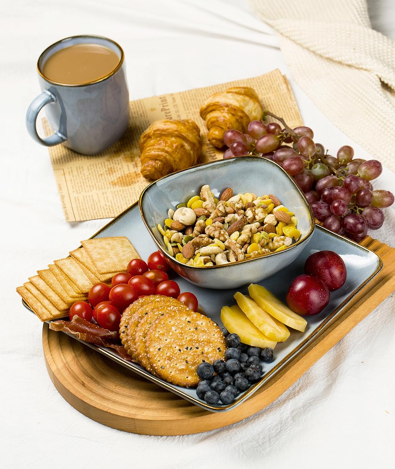 Famiware Ocean Square Plates and Bowls Sets for Kitchen, 16-Piece Dinnerware Sets for 4, Reactive Glaze, Blue