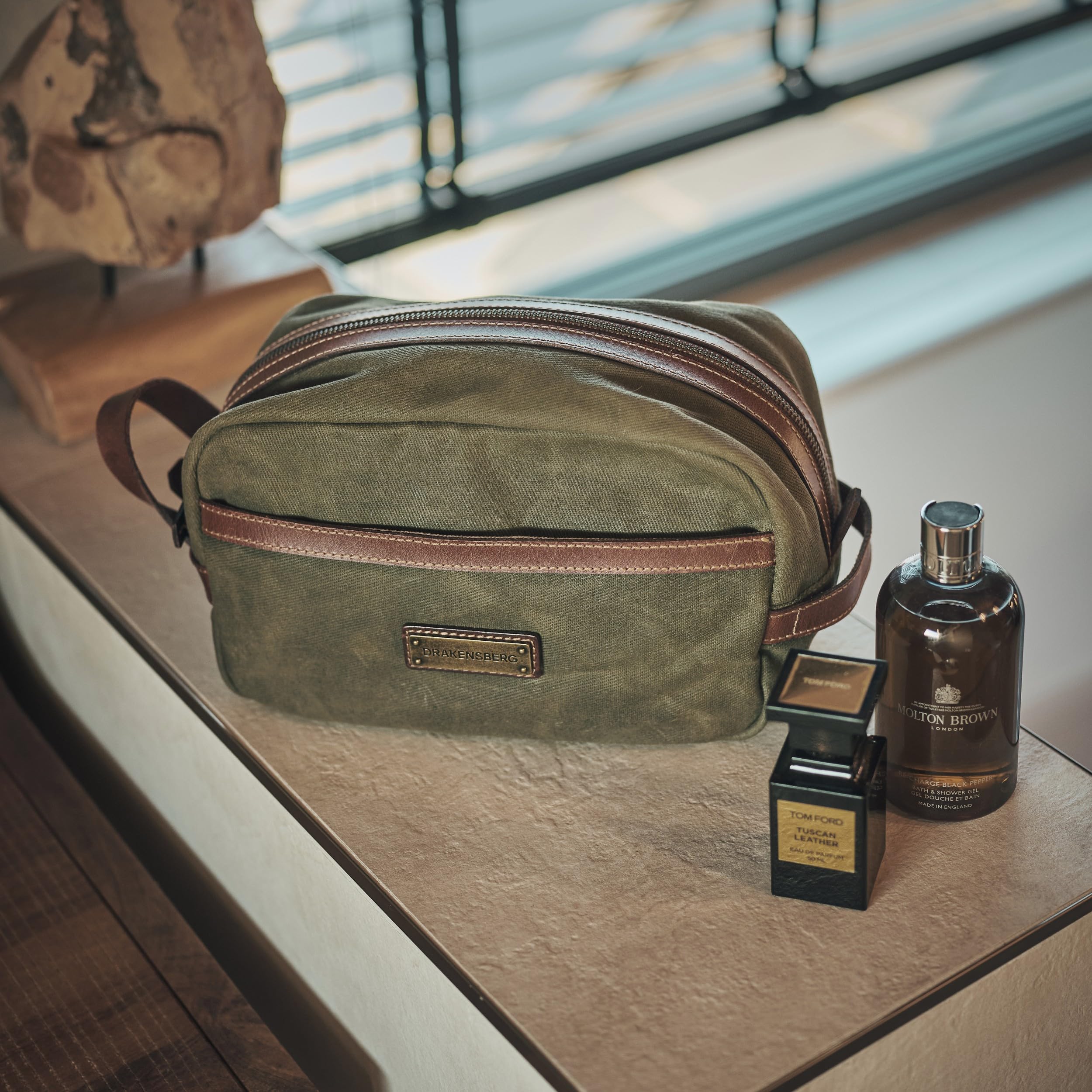 DRAKENSBERG Zestaw/2 woskowe płótno Weekender Cody & kosmetyczka Liam, Zielony las, Handgepäck 20 Zoll, Zabytkowe | 50 l, skóra bawola, męska, wodoodporna, wytrzymała, ręcznie wykonana, Heritage