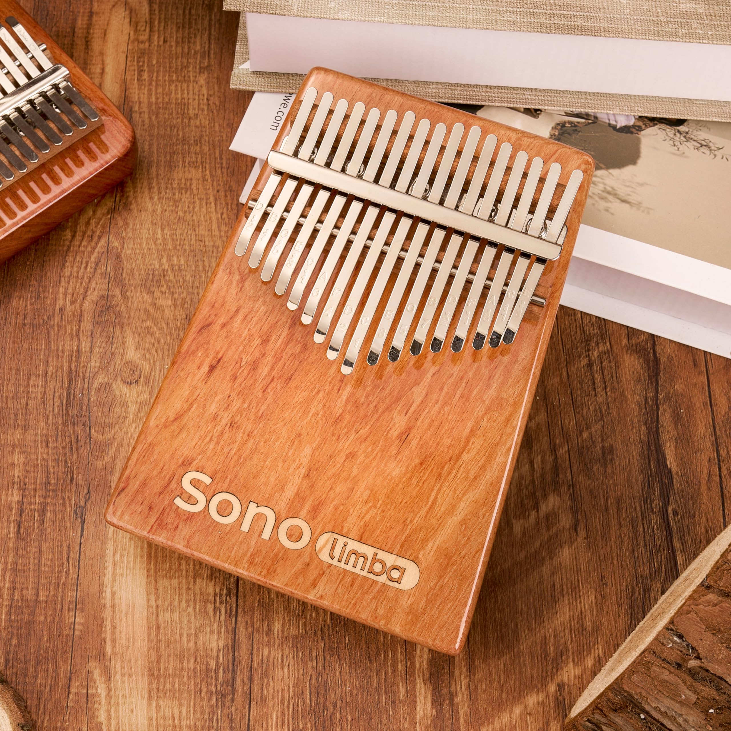 Kalimba avec 17 clés - Piano à pouces en bois d'acacia de haute qualité. Piano portable avec pochette et livre de chansons. Instrument de musique. Percussion à main pour enfant ou adulte
