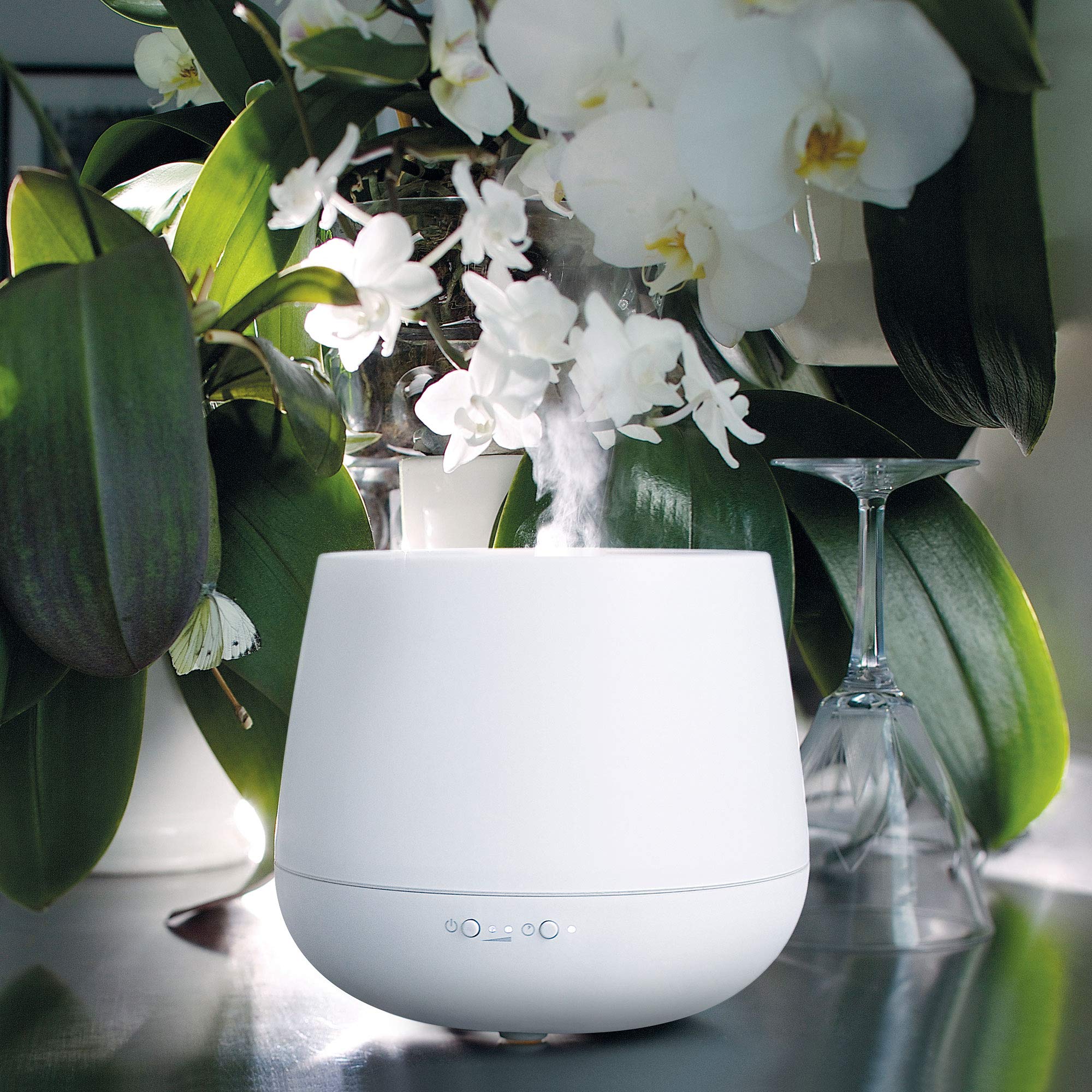 Stadler Form Aroma Diffuser Julia, Raumbedufter mit LED-beleuchtetem Effekt-Nebel, Aroma-Diffuser mit Intervall-Modus, Schwenkfunktion, für Duftöl geeignet, 54 h Laufzeit, weiss