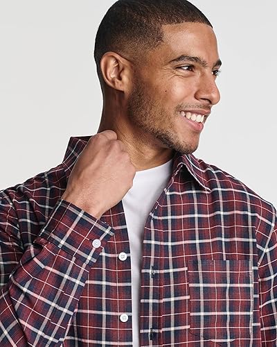 Vista 4 de Real Essentials Paquete de 3 Camisa de manga larga con botones de popelina y bolsillo para hombre (disponible en tallas grandes y altas)