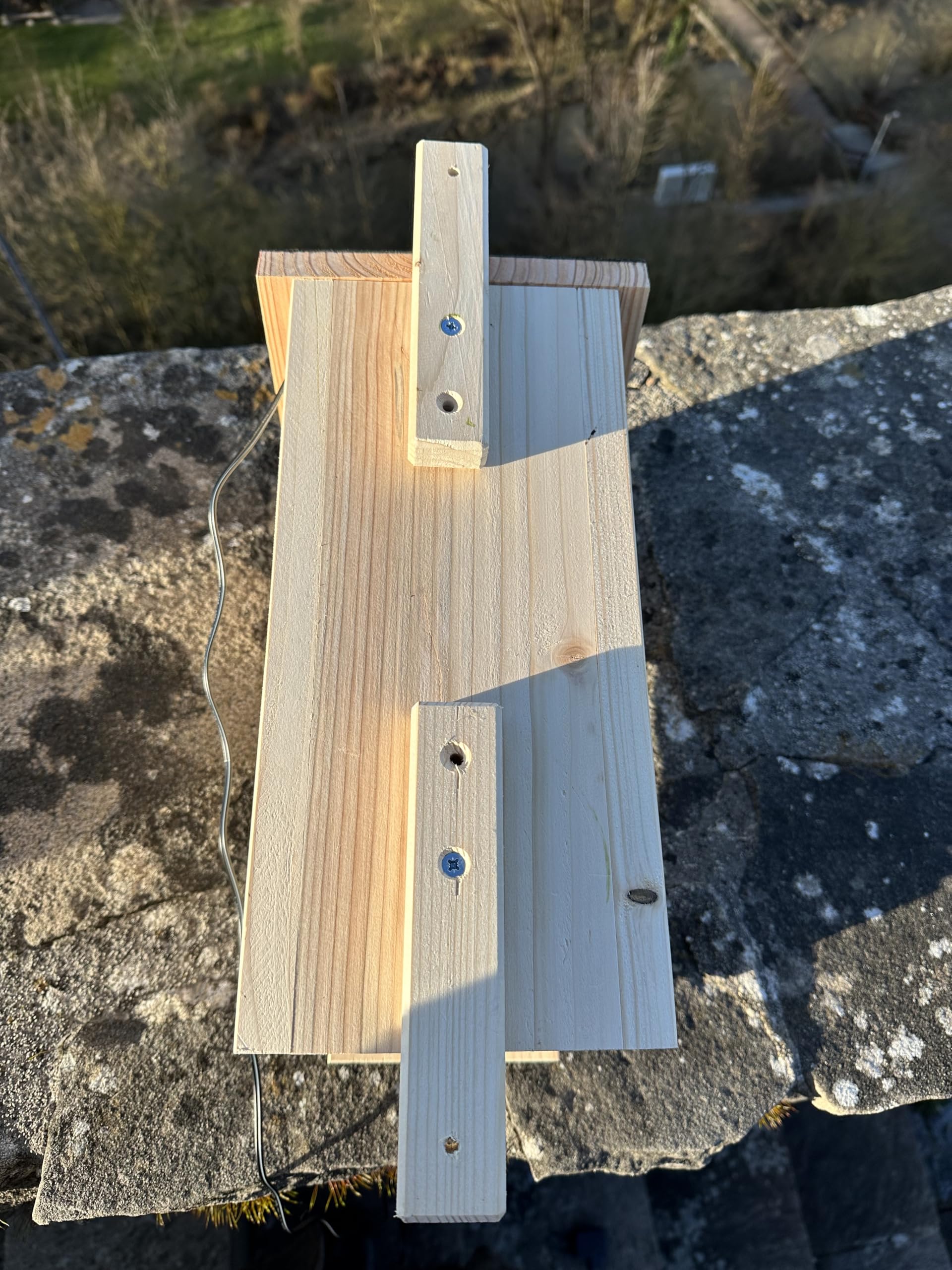 Nido di alta qualità con fotocamera, Live Stream, in legno massiccio certificato PEFC®, casetta per uccelli, 3 m + cavo di alimentazione da 20 m, idea regalo per il giardino