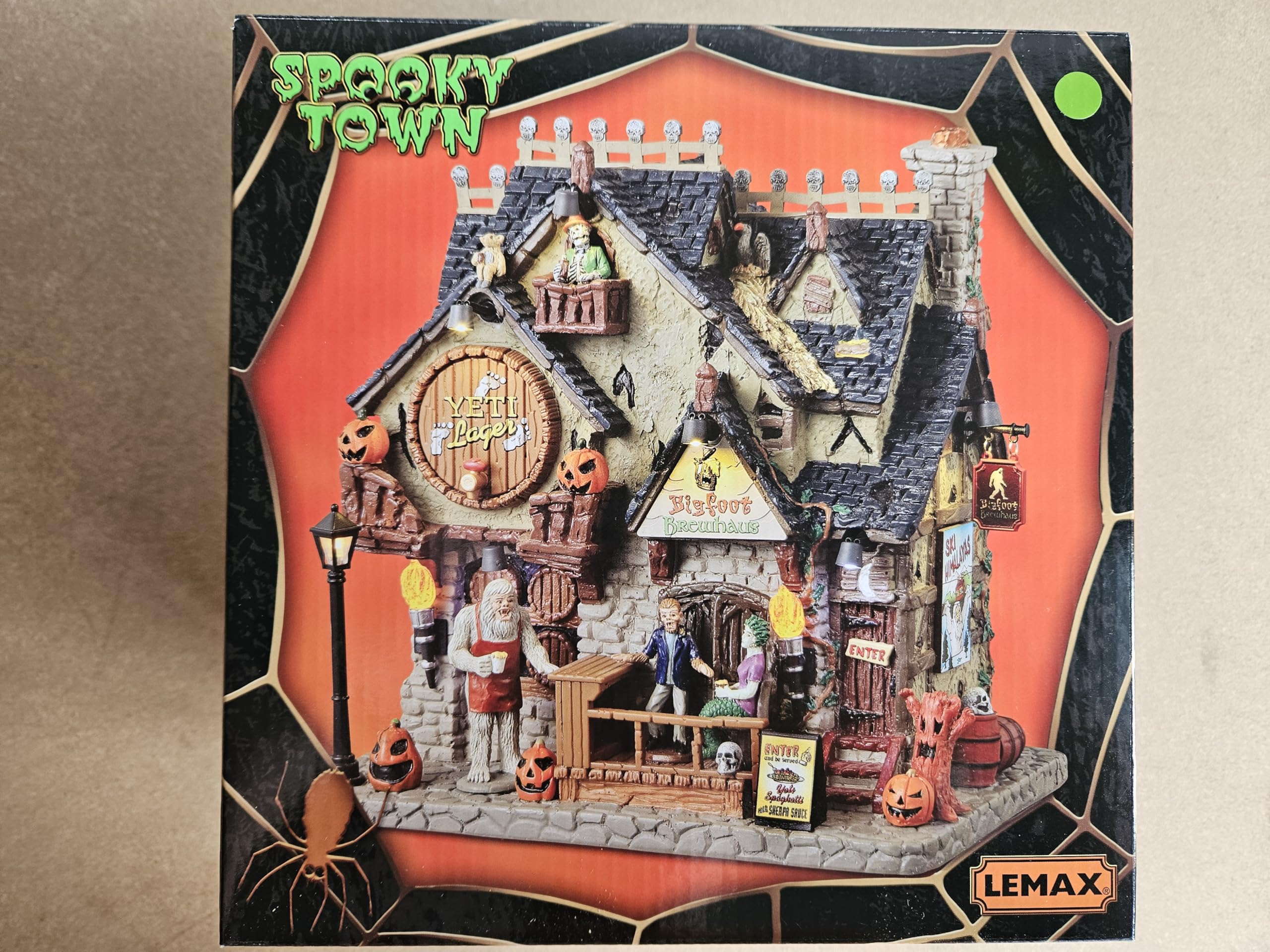 Lemax - Bigfoot Brewhaus, Bauernhaus-Skulptur, Braun, Halloween, 2024