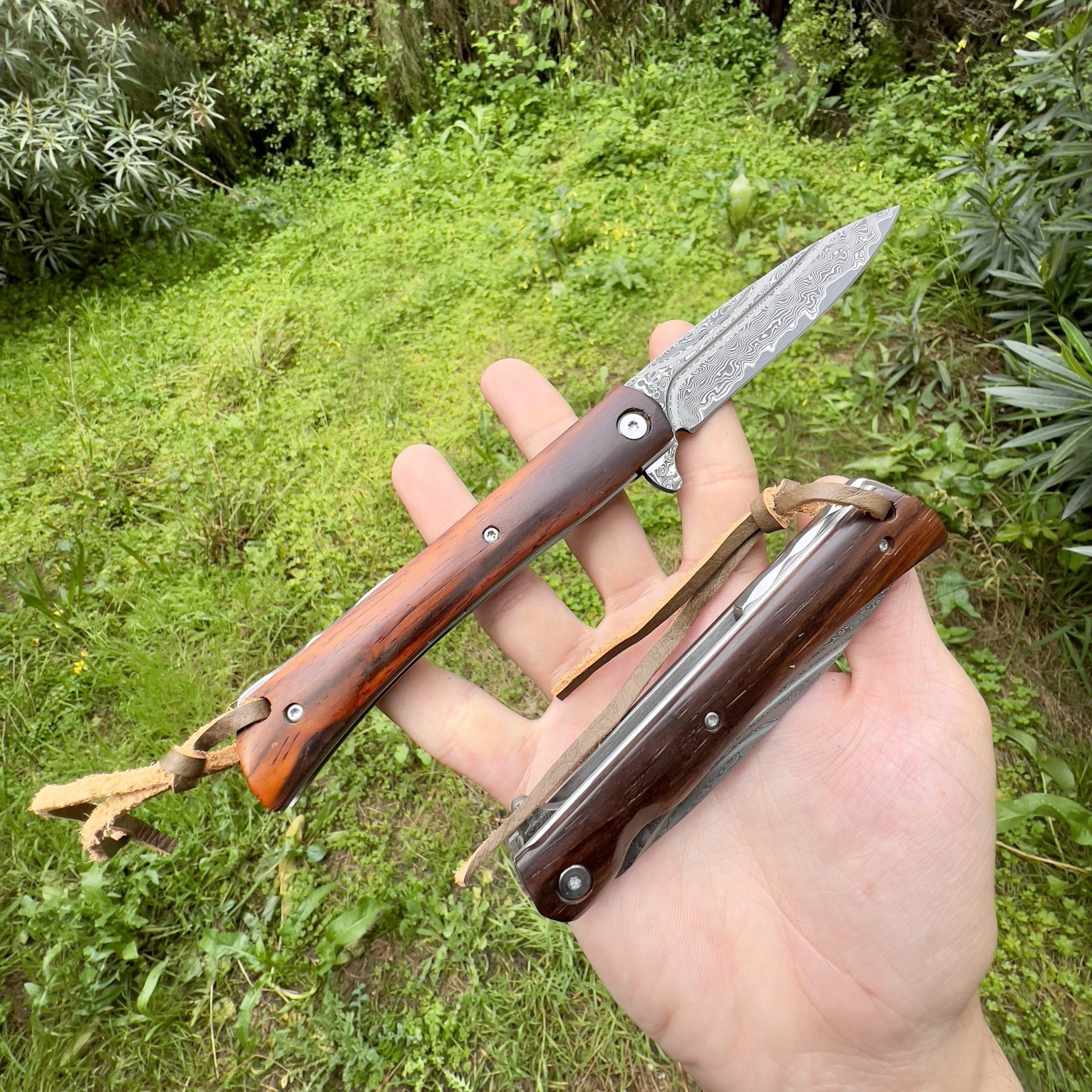 Couteau Pliant Poche Damas Style Japonais Damascus 67 Couches VG10 lame Tranchante Manche bois Collection Cadeau Homme forge artisanat custom camping extérieur edc