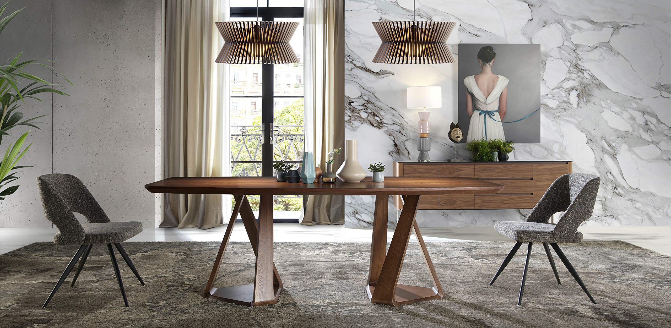 Silla comedor tapizada en tela y estructura de patas en acero epoxi pintado en color negro.