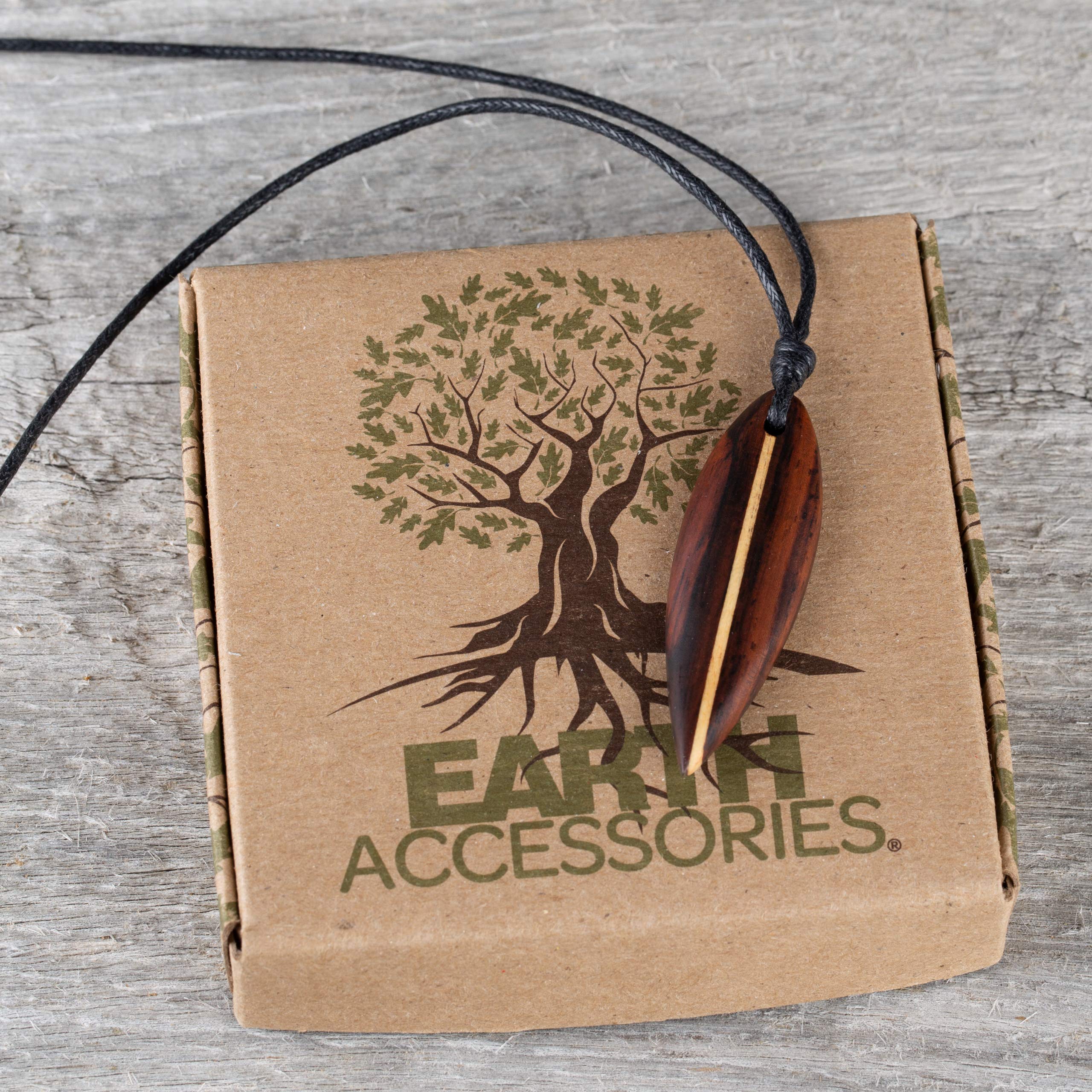 Earth Accessories - Collar con colgante de tabla de surf ajustable con madera orgánica pintada para playa o surfista