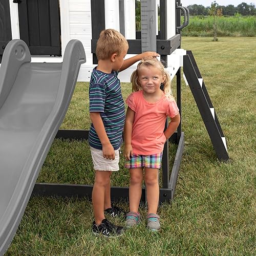 Miniatura 17 de Backyard Discovery Echo Heights - Casa de juegos elevada de madera de cedro para niños con tobogán ondulado, cocina de juegos, terraza envolvente,