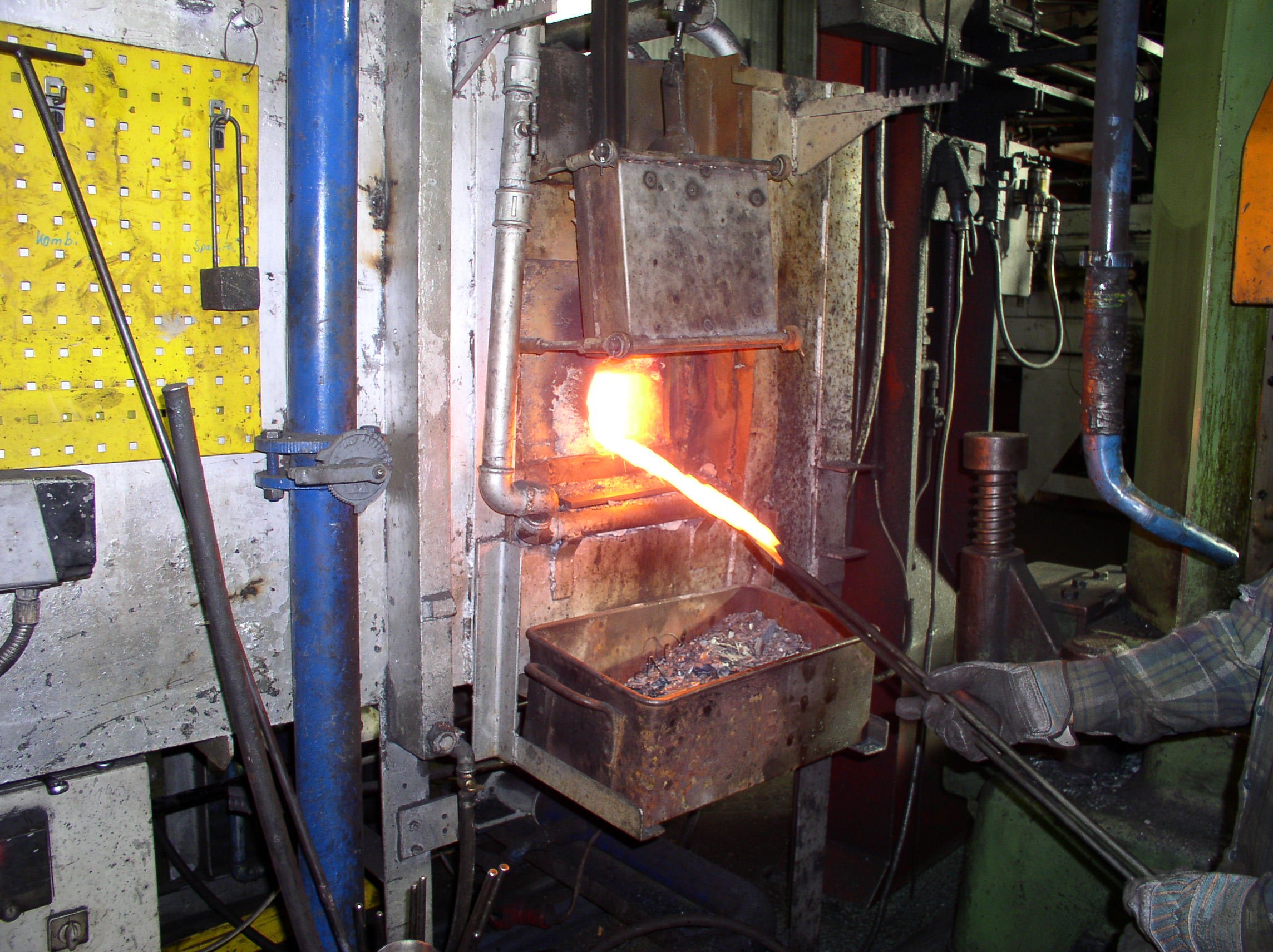 Szczypce boczne z twardego metalu 140 mm | Schmitz 3441HS22 | owalna głowica z cięciem z twardego metalu | z tarczą tnącą | bezpieczne ESD / EGB - dysipatywne - odprowadzające | Przegubiony przegub szczypiec dla profesjonalistów | Made in Germany - Soling