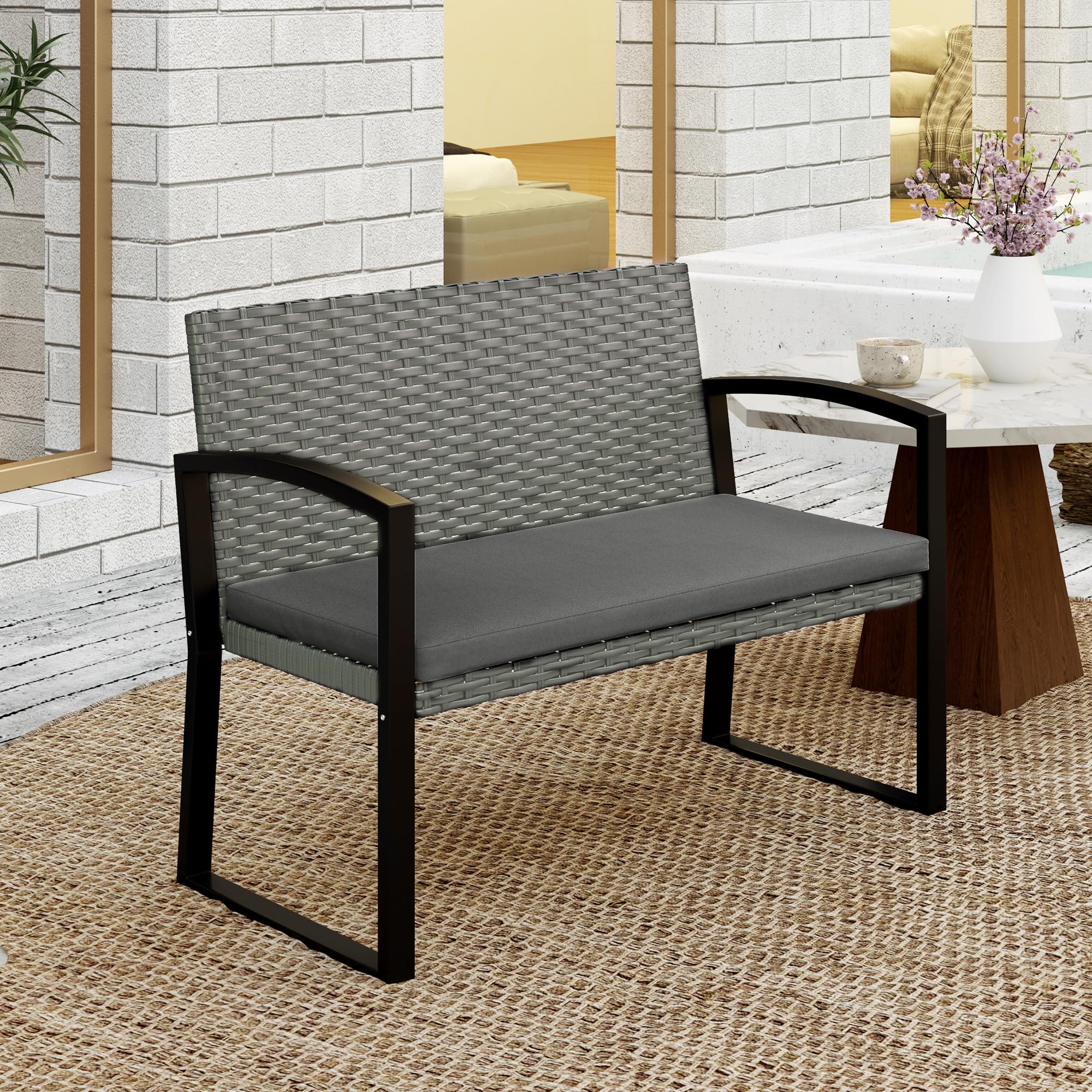 Outsunny Banc de Jardin 2 Places, Banc d'extérieur en résine tressée PE avec Coussin, Banquette de Patio avec accoudoirs, Structure en Acier galvanisé, Gris et Noir