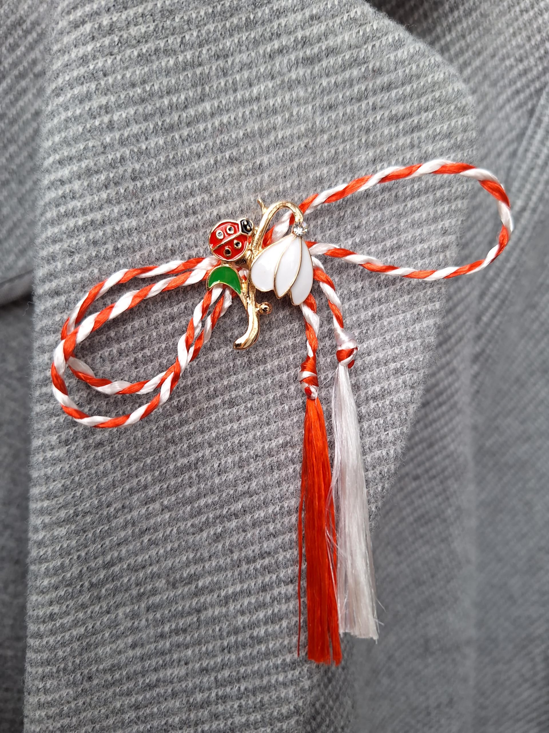 Martisor. Martenitsa. Martisoare. Amuleto primaverile. Baba Marta. Spring amulet. Martakia. Martis. Romania. Moldova. Bulgaria. Romanian martisor. Mărțișor. Märzchen