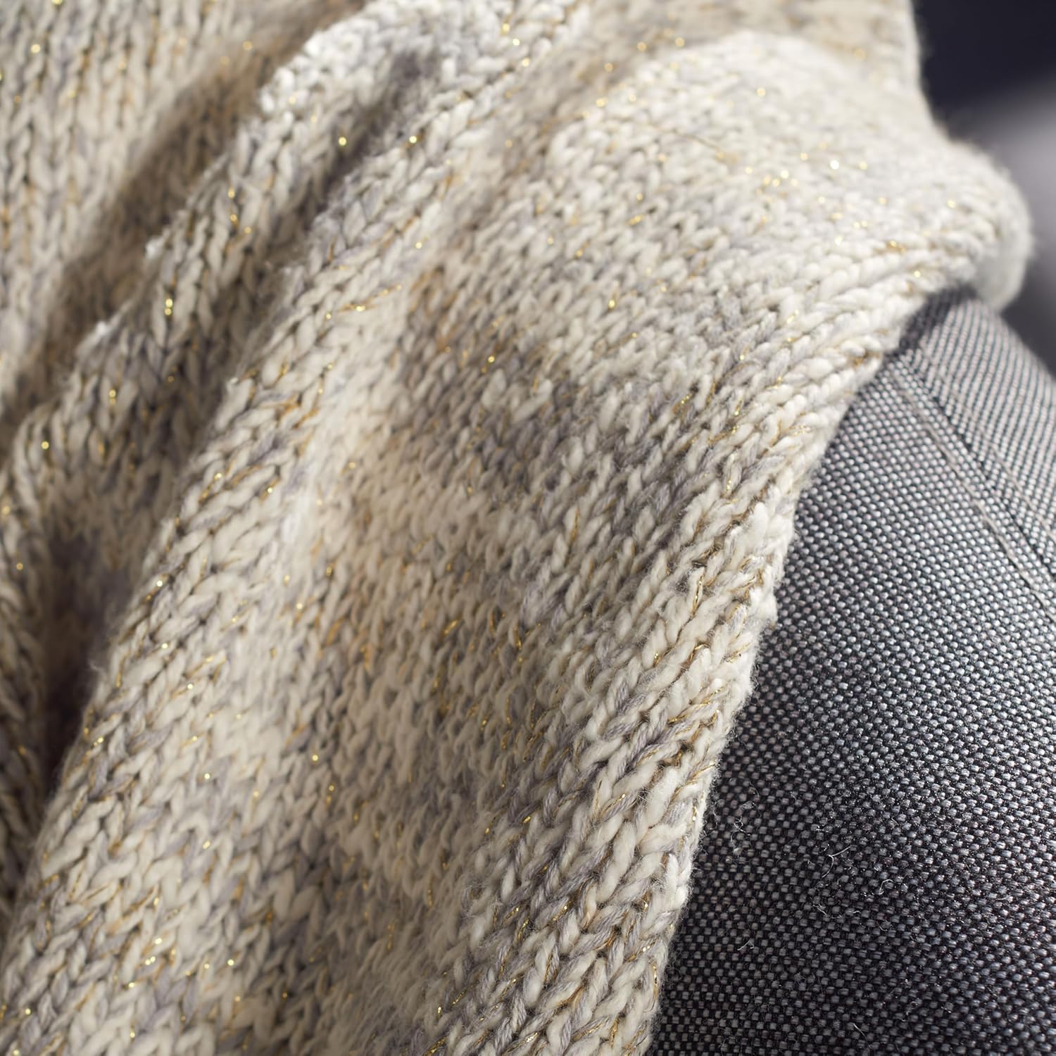 SAFAVIEH Home Panna Light Grey and Gold 50 x 60-inch Knit Blanket Throw