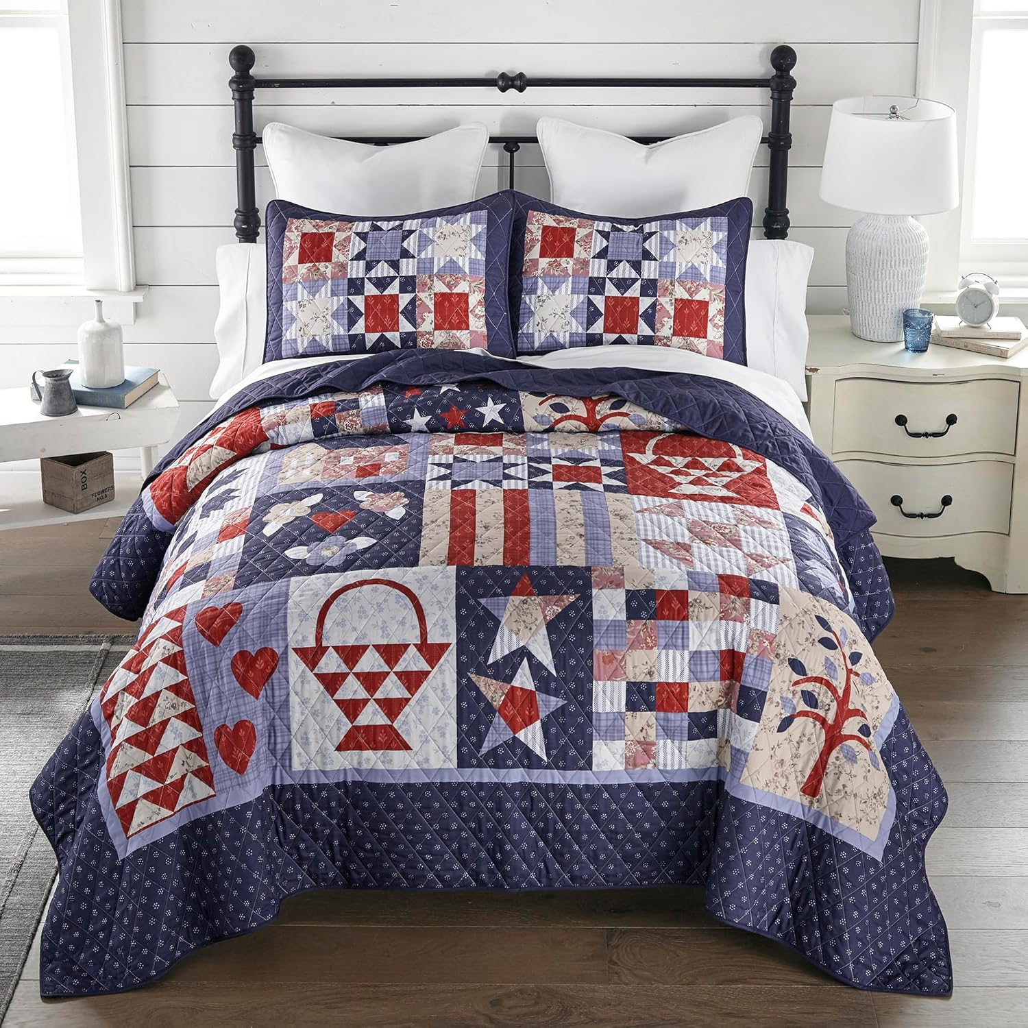 Donna Sharp Queen Bedding Set - 3 Piece - County Fair Lightweight Americana Quilt Set with Queen Quilt and Two Standard Size Pillow Shams - Machine Washable