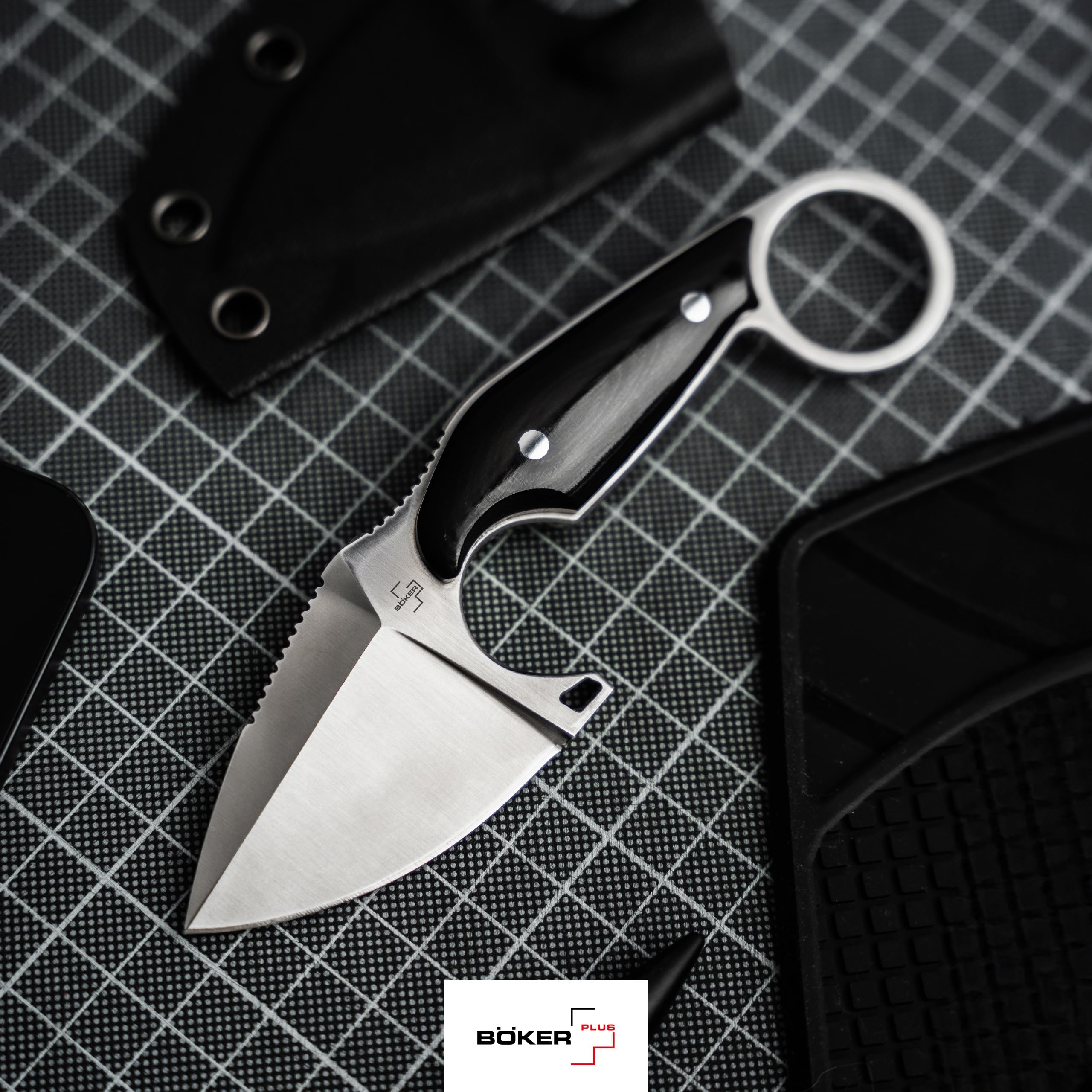 BÖKER PLUS® Enki - kleines Full Tang Messer mit Kydexscheide - taktisches Messer mit 5,6 cm D2 Droppoint Klinge feststehend - Neck Knife 42a konform - Backup Messer mit Micarta Griff schwarz & Ring