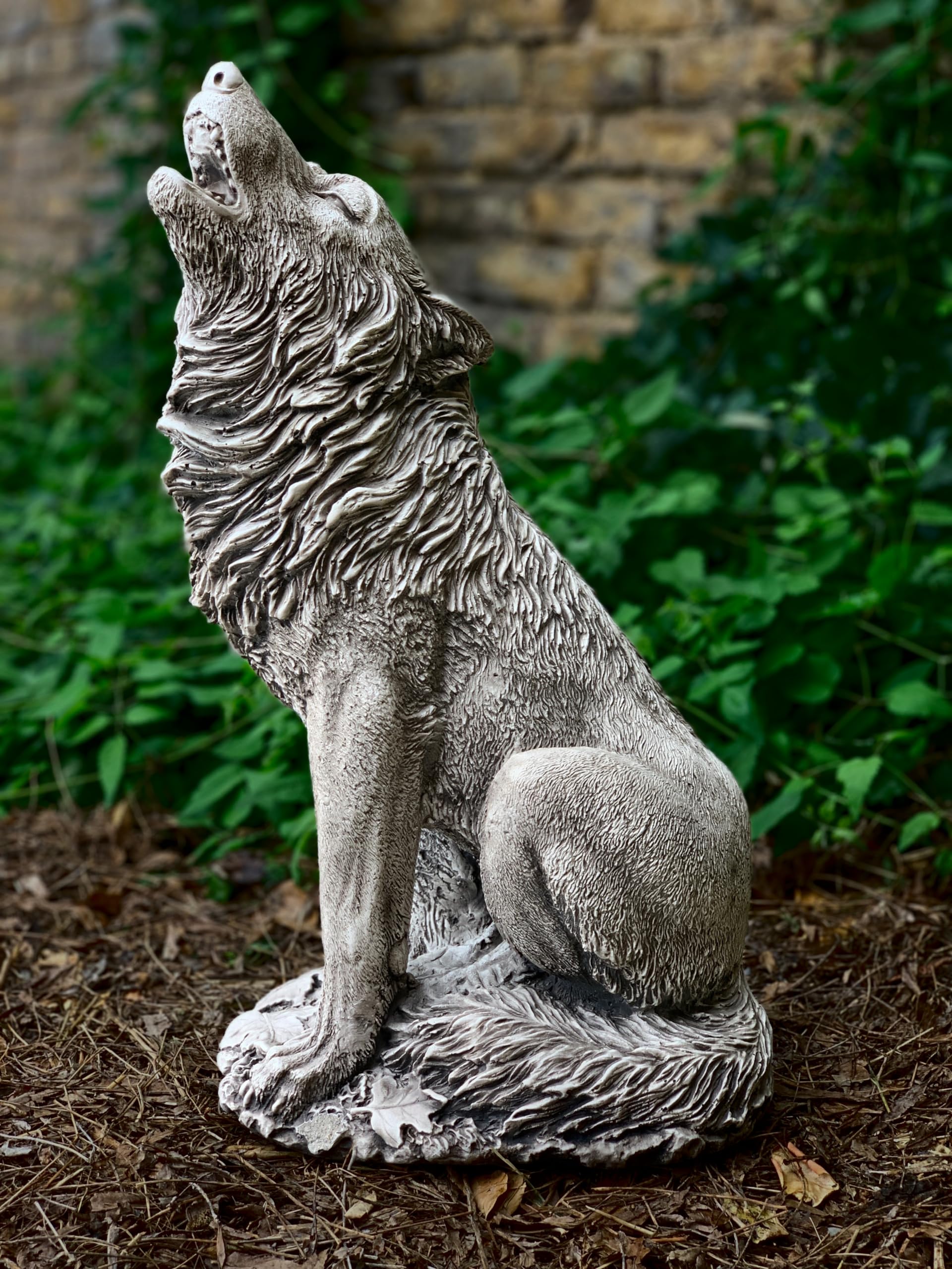 OLOMA Large wolf decoration Concrete wolf statue Outdoor wildlife figurine Cementanimal ornament Stone garden sculpture Wolf lover gift Yard art Cement animal decor Front door statue