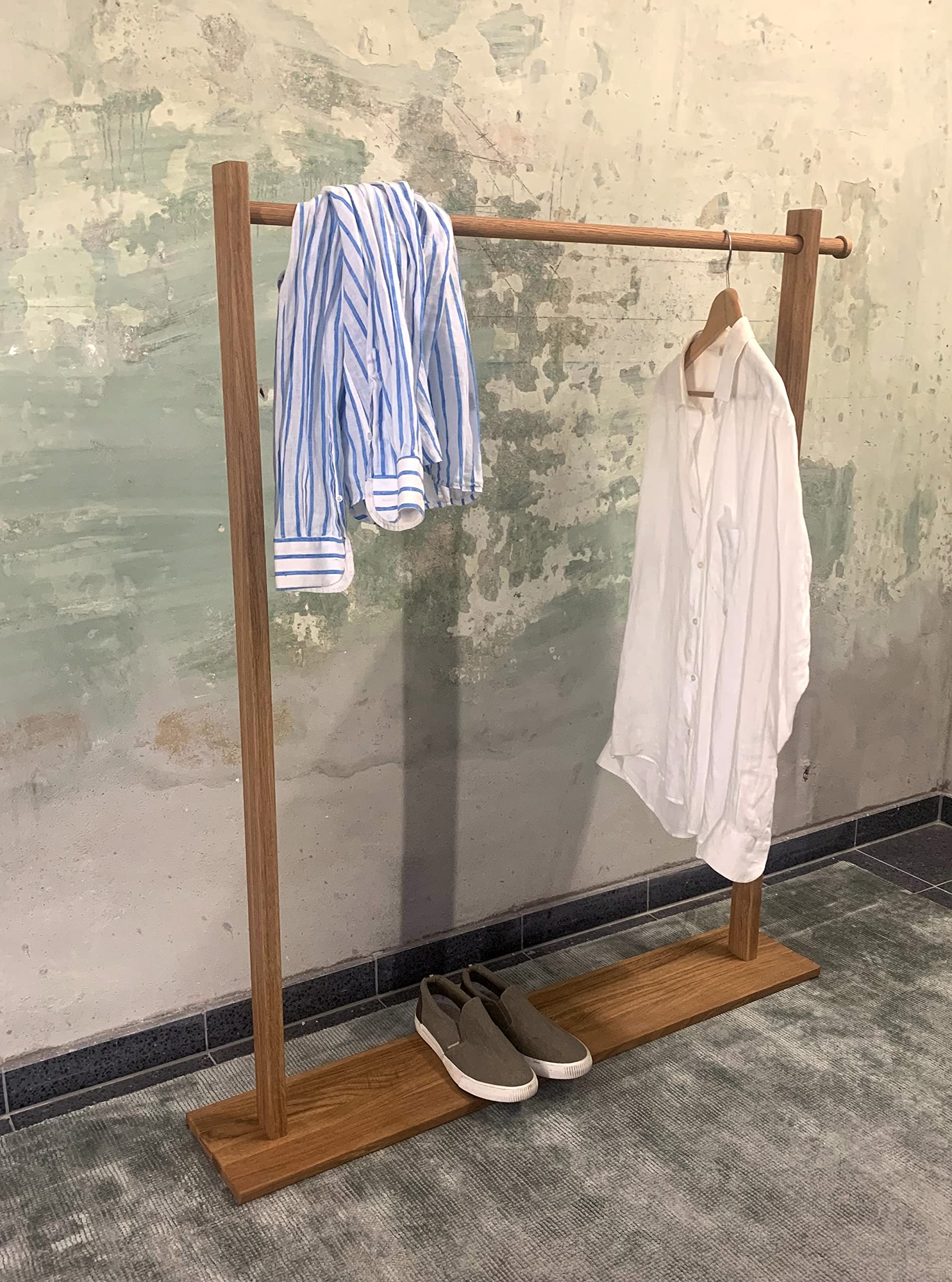 TIDYBOY Garderobenständer Kleiderständer Holz, Modern Designer Klamotten Ständer oder Kleiderregal aus Top Qualität Handgemacht. Stabil Jackenständer platzsparend Garderobe mit Ablage Eiche Geölt Küche, Haushalt & Wohnen