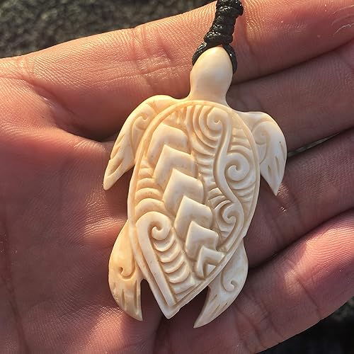 Miniatura 9 de Polynesian Design Bone Carved Turtle (Hawaiian Honu) Necklace.