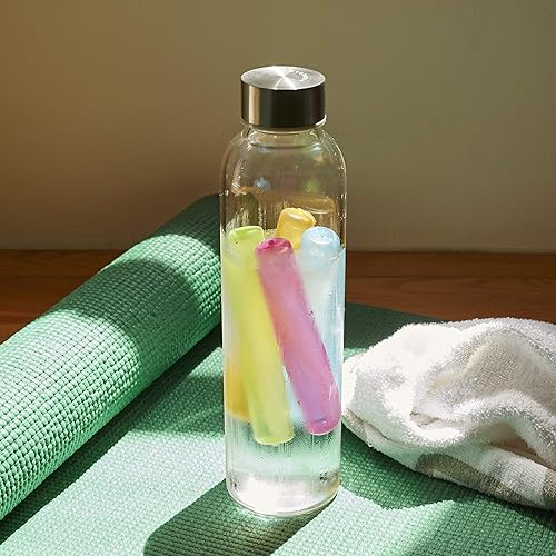 Miniatura 3 de Kikkerland Coloridos cubitos de hielo de plástico reutilizables, lavables y congelables, juego de 8, adecuados para bebidas, botella de agua, whisky