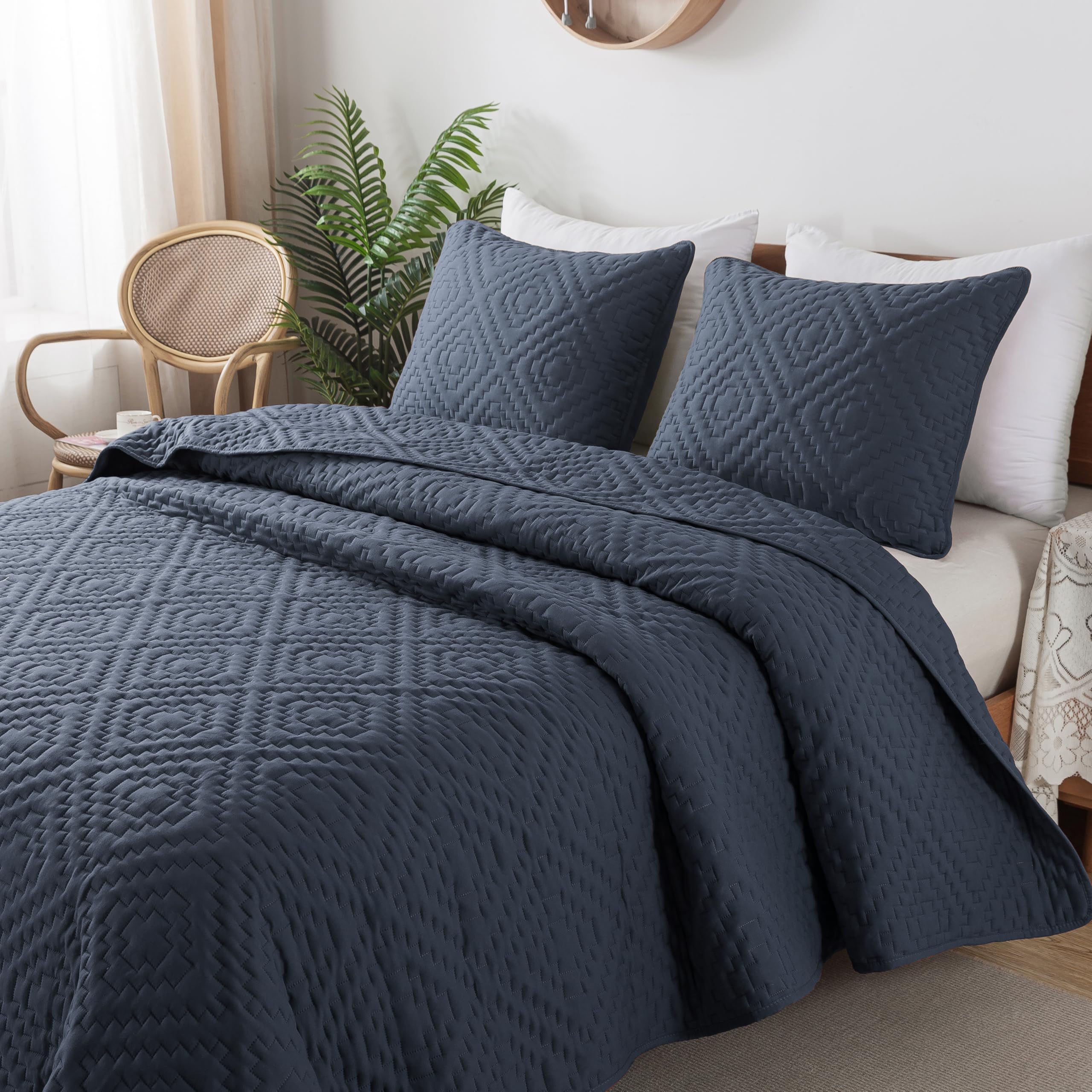 R.SHARE Navy Blue Queen Size Quilt Bedding Sets with Pillow Shams, Boho Full Lightweight Soft Bedspread Coverlet, Quilted Blanket Thin Comforter Bed Cover for All Season, 3 Pieces, 90x90 inches