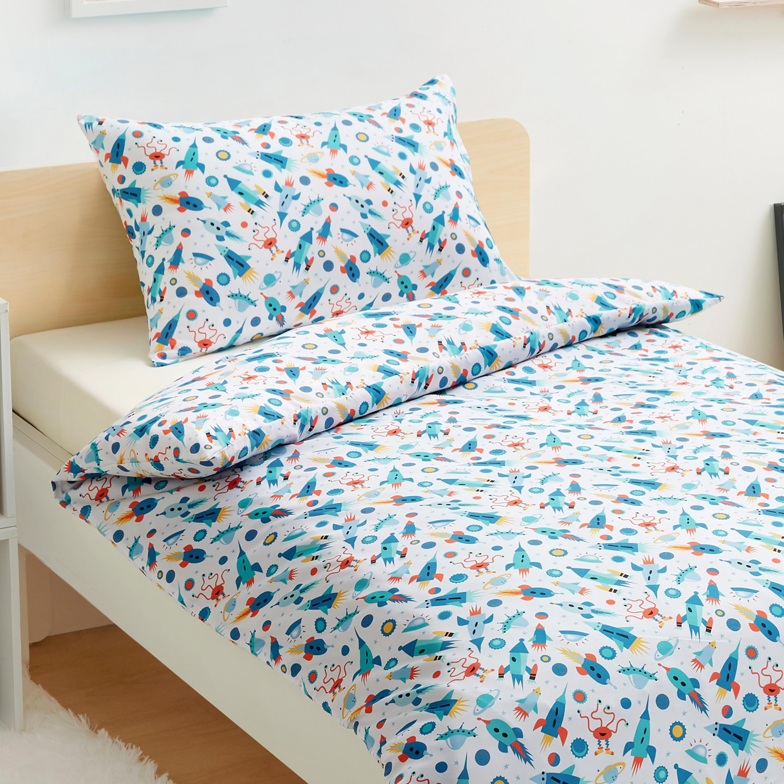 Amazon Basics Reversible Microfibre Cot Bed Duvet Cover Set, 100 x 135 cm & 1 Pillowcase 40 x 60 cm, Cosmic Adventure