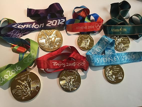 Amazon サマーオリンピック ゴールドメダルコレクション リオロンドン 北京アテネ シドニーアトランタ リボン付き チーム Usa Games トロフィー メダル