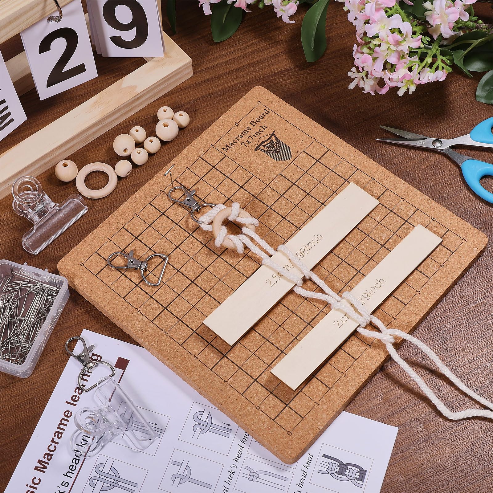 FREEBLOSS 8x8'' Ensemble de Planches en Macramé avec Séparateur de Tissage Planche en Bois et Épingles avec 10 Porte Clés pour Tressage Kits de Macramé pour Adultes Débutants