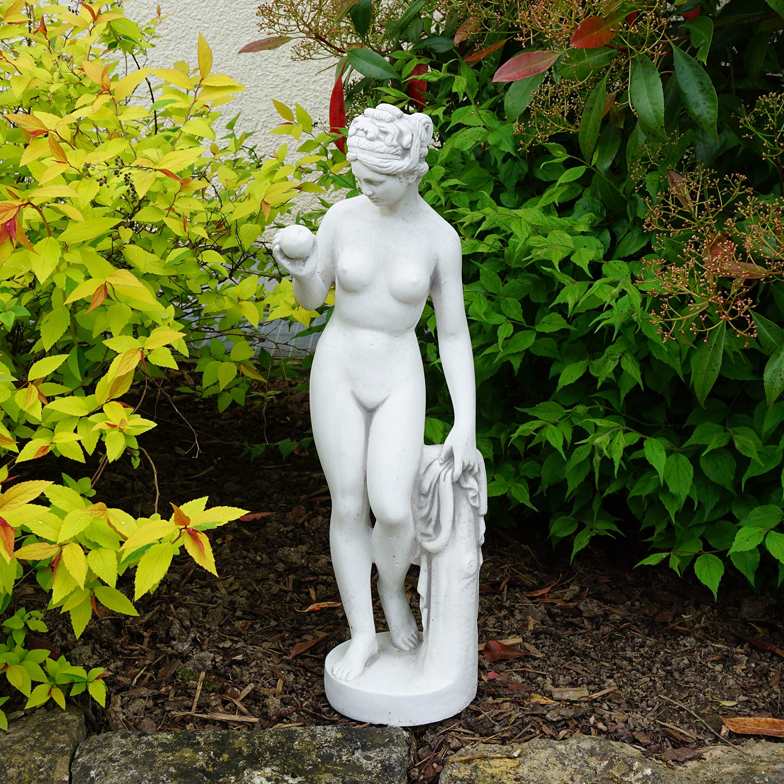 gartendekoparadies.de Statue der Venus mit Apfel, Steinfigur aus Steinguss, Weißbeton, Grau, Frostsicher für Außenbereich, H. 59 cm, 9 kg