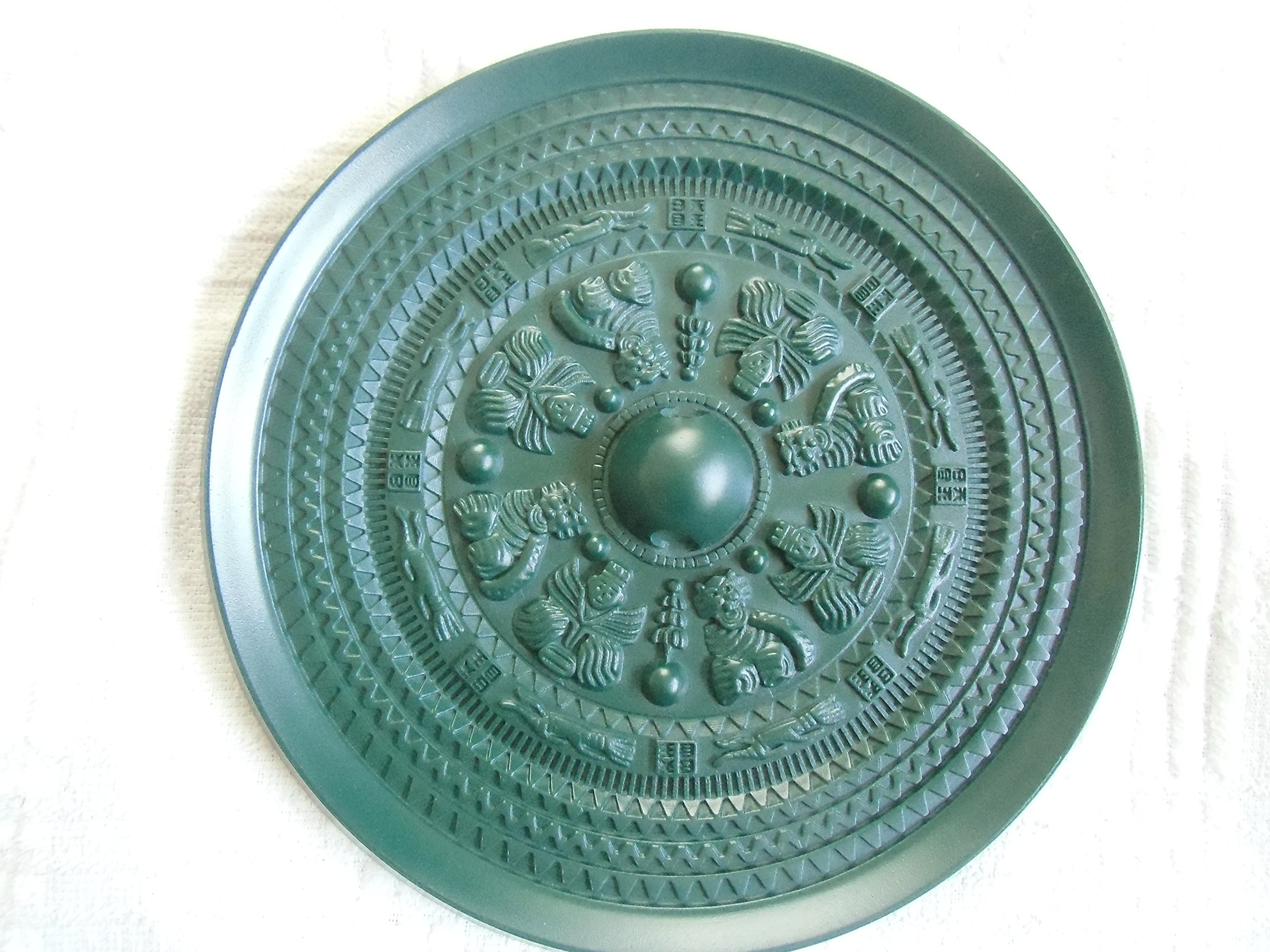 Amazon.co.jp: 三角縁神獣鏡レプリカ 20㎝ 廉価品 緑色 : ホビー