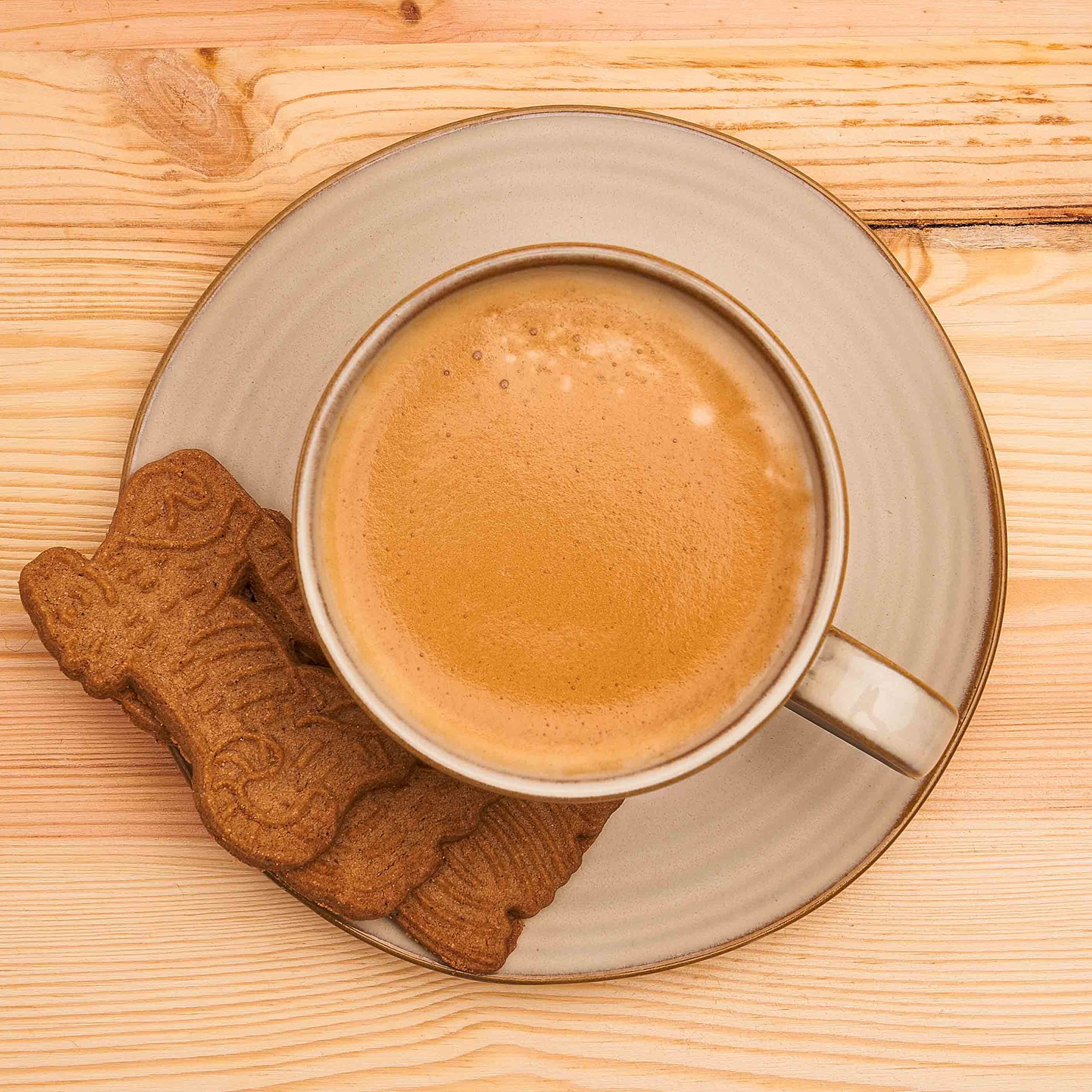 MÄSER Serie Nottingham - Set di tazze da caffè vintage per 4 persone, piattini con arrotondamenti irregolari in stile retrò, in gres, beige