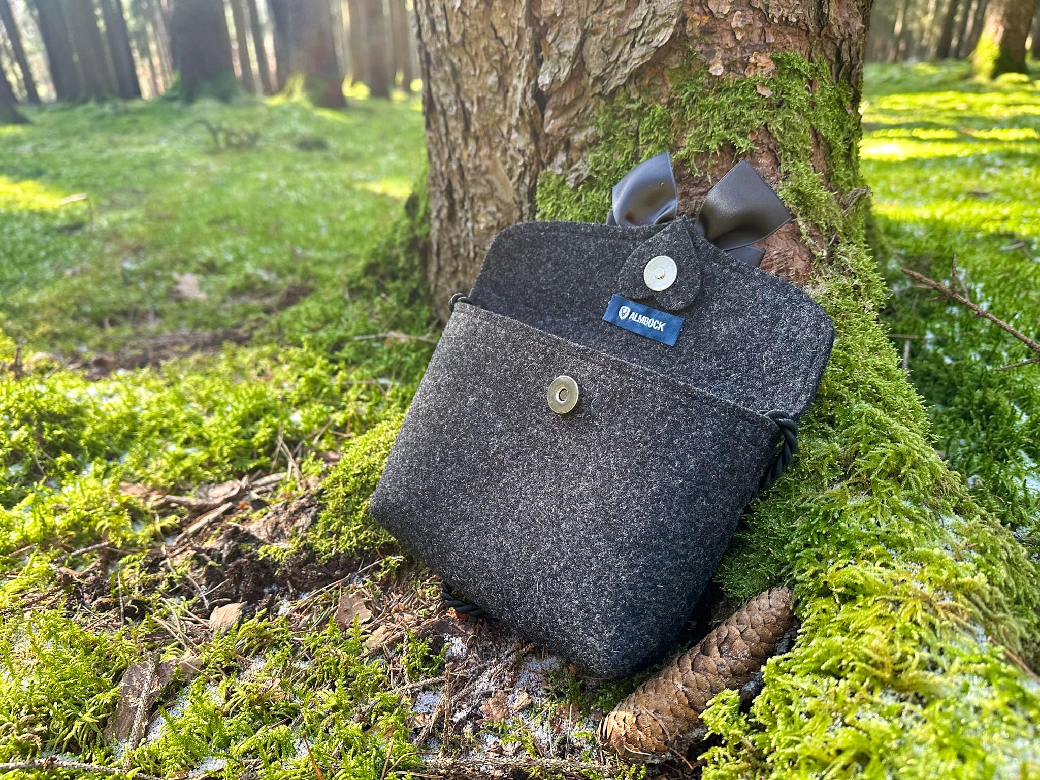 Almbock Trachten-Tasche für Damen - versch. Trachten-Ledertaschen | Herztasche, Spatzl-Tasche, Lederhosen-Tasche, Hirsch-Tasche, Filz-Tasche, Kuhfell-Tasche