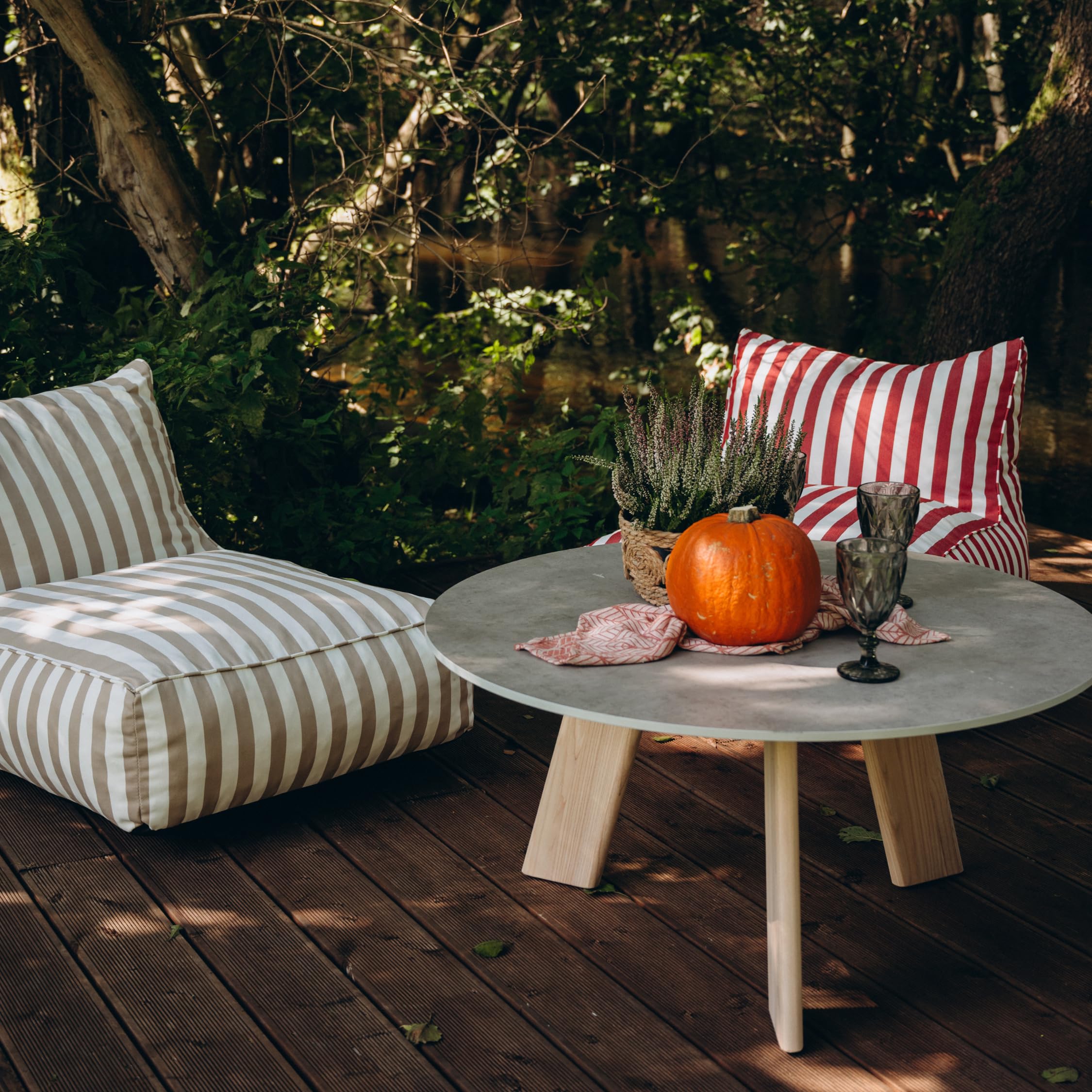 Gutekissen® Sitzsack Erwachsene XXL - Outdoor Sitzkissen Wetterfest - im Streifen-Design - bequemer Loungesessel für Terrasse, Balkon, Garten & Patio, UV-beständig - 72x102x65cm (Beige)