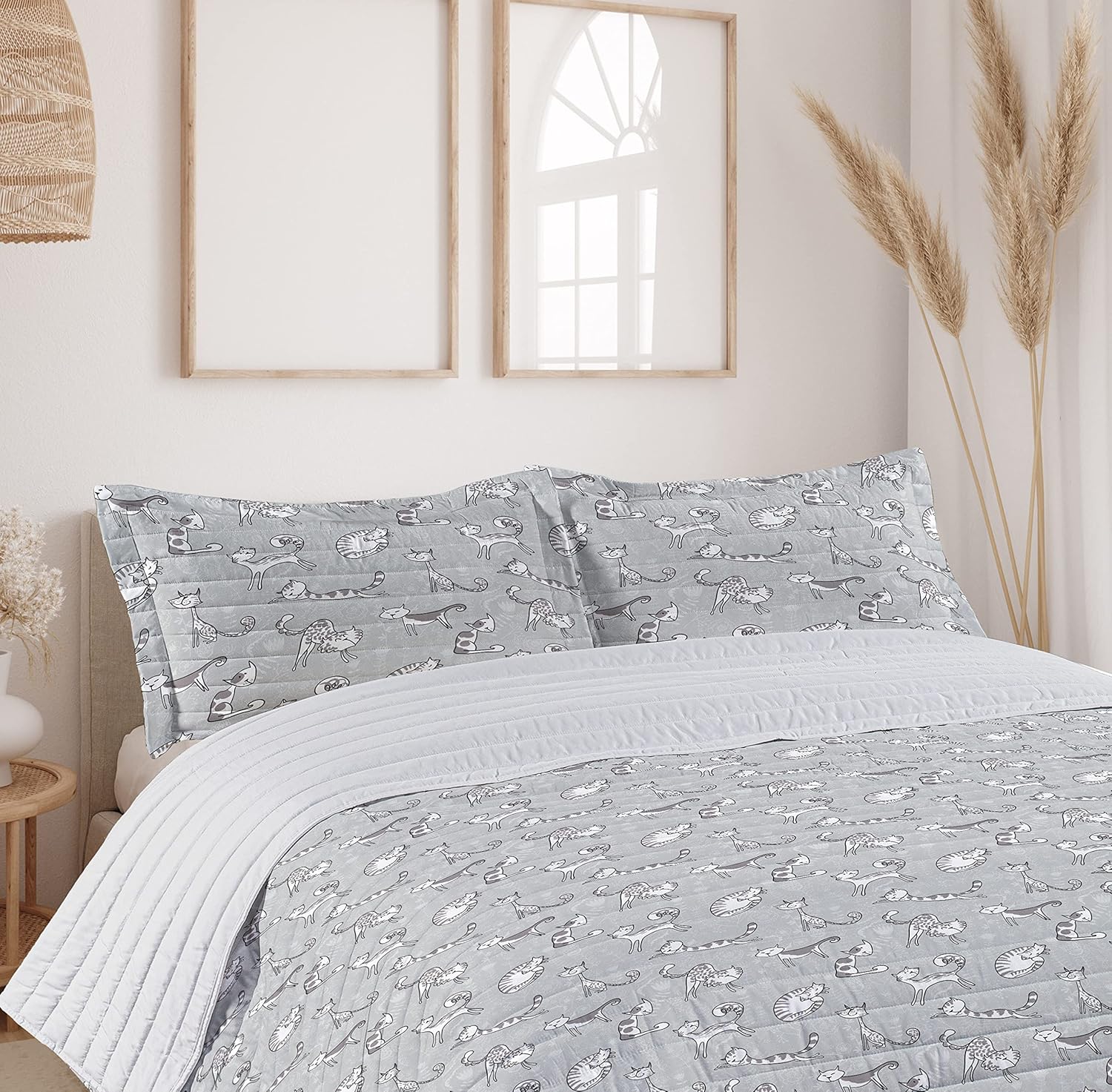 Ambesonne Grey Microfiber Bedspread Set, Cats Posing Over Floral Background Feline Kitten Kitty Cartoon Art Prints, Soft Bedding Set with Pillow Shams & Comforter, King Size, White