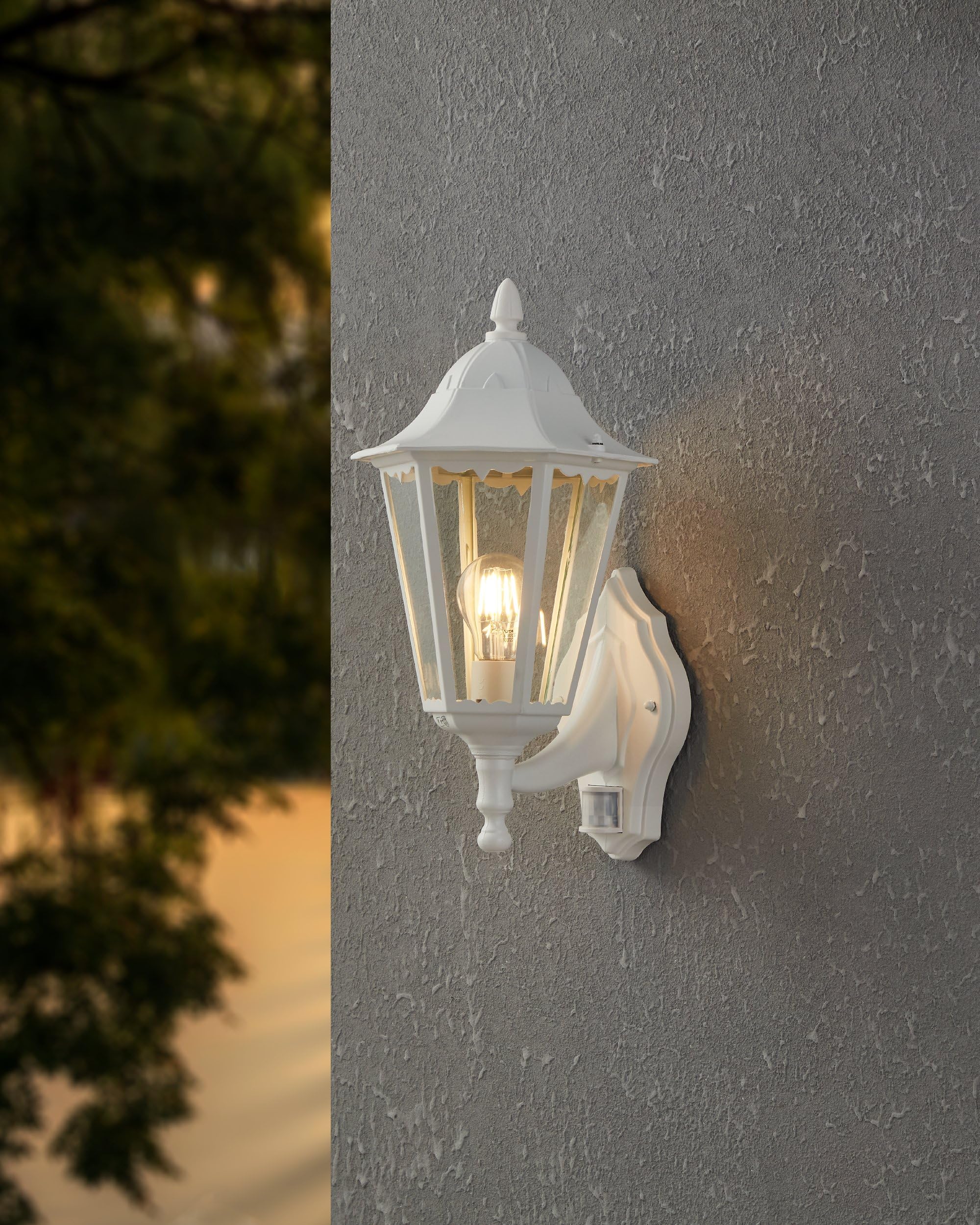 EGLO Außen-Wandlampe Navedo, 1 flammige Außenleuchte inkl. Bewegungsmelder | Sensor-Wandleuchte aus Aluguss und Glas, Farbe: Weiß, Fassung: E27, IP44