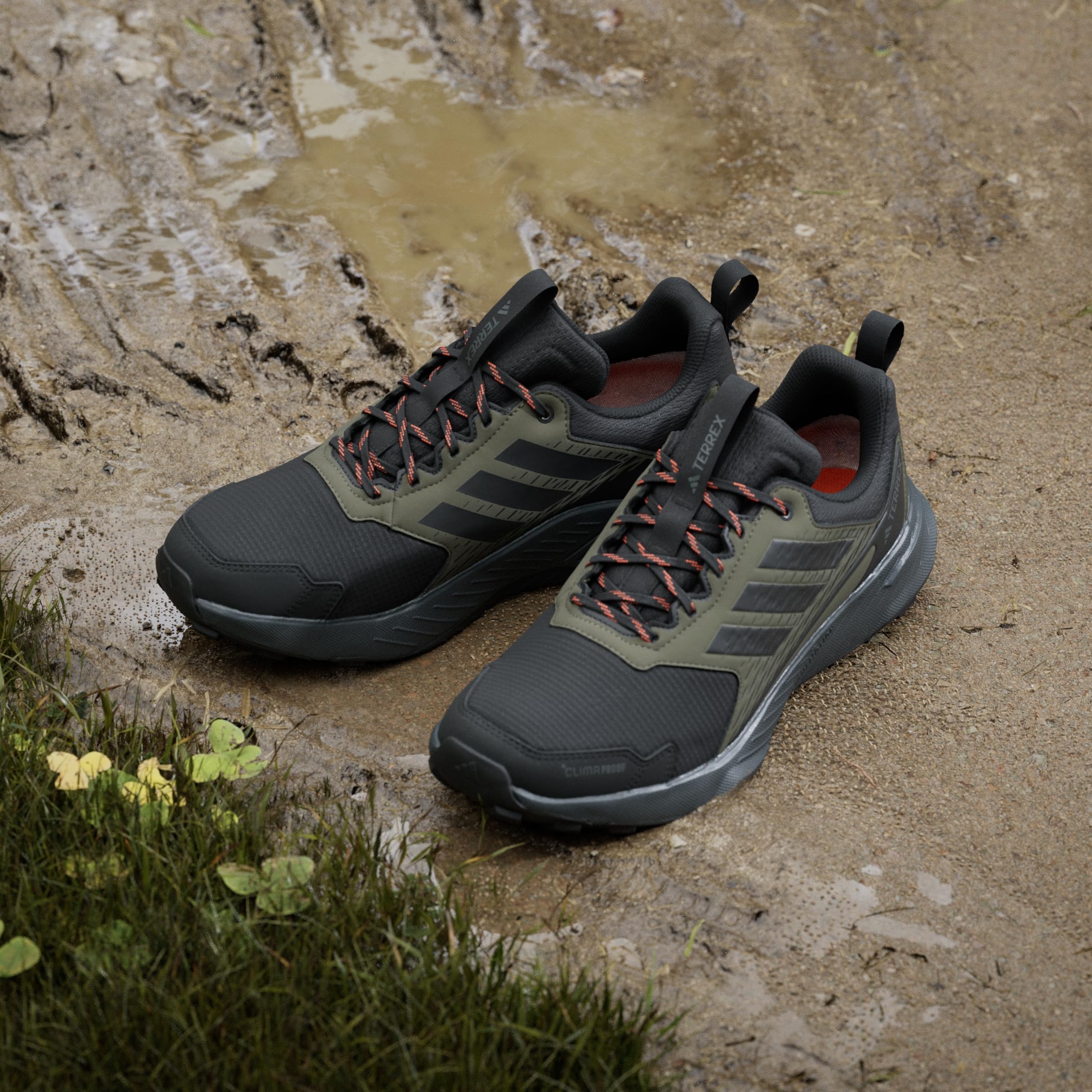 adidas Men's Chaussure de Trail Running Terrex Tracefinder 2 Climaproof