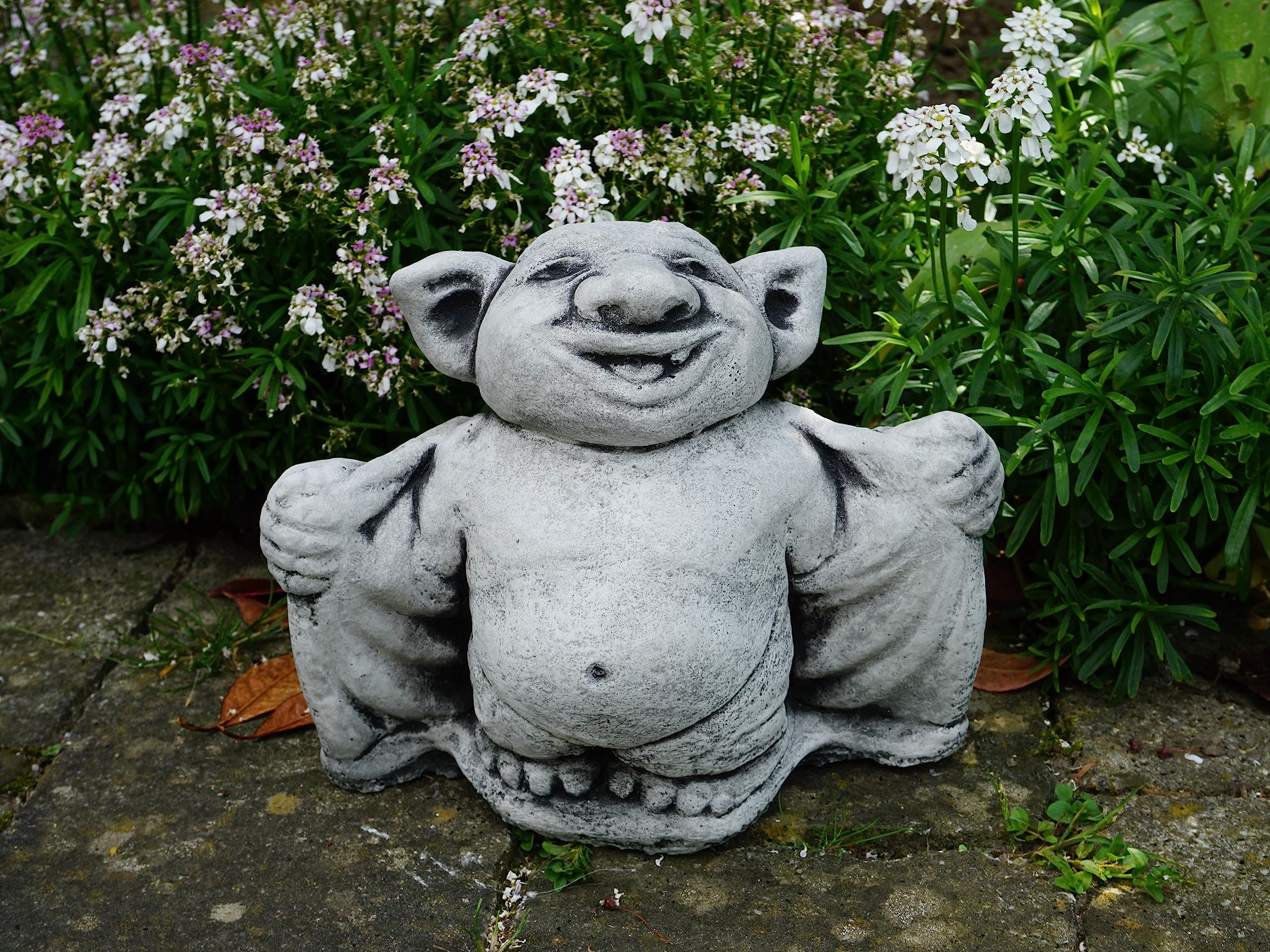 gartendekoparadies.de Massive Steinfigur Lustiger Troll Fledermaus Dracula, Grau, Höhe 20 cm, 4 kg, Figur aus Steinguss Frostsicher für den Außenbereich