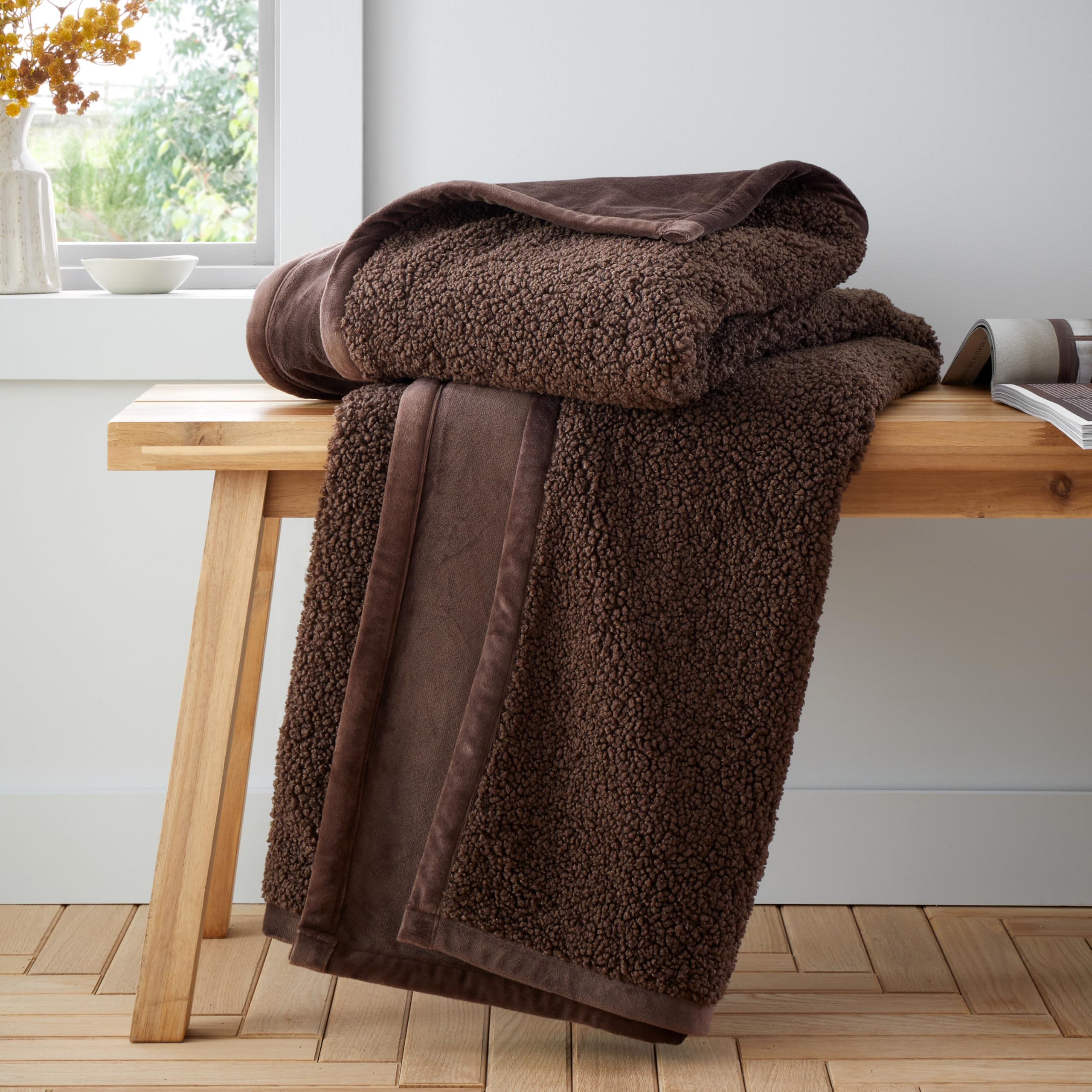 Catherine Lansfield  So Soft Velvet Boucle Blanket Throw - Chocolate - 130x170cm