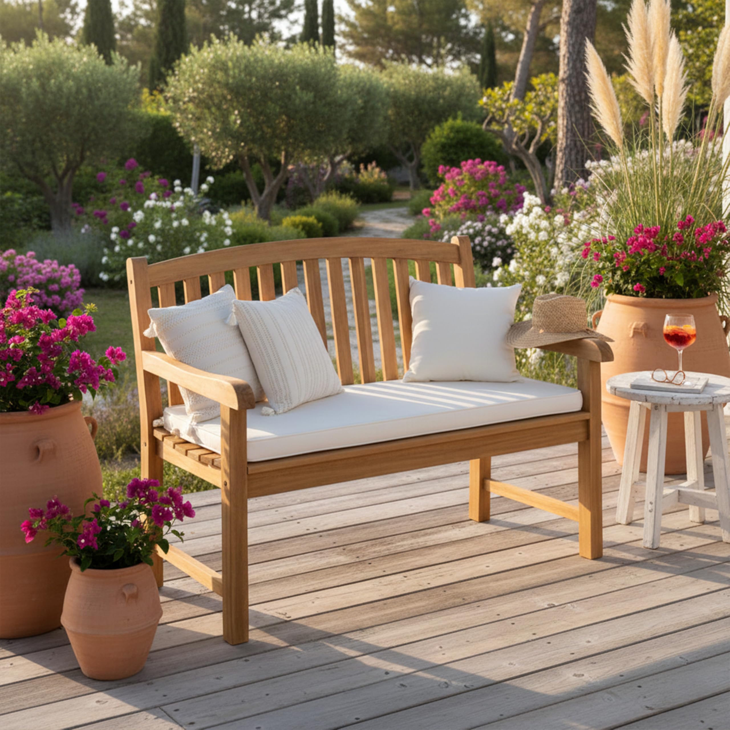 AXI Suki Gartenbank aus Teak Holz in Braun | Holzbank mit Armlehnen | Teakholz Parkbank für den Garten/Terrasse mit Rückenlehne für 2 Personen | 120 x 63 x 95 cm