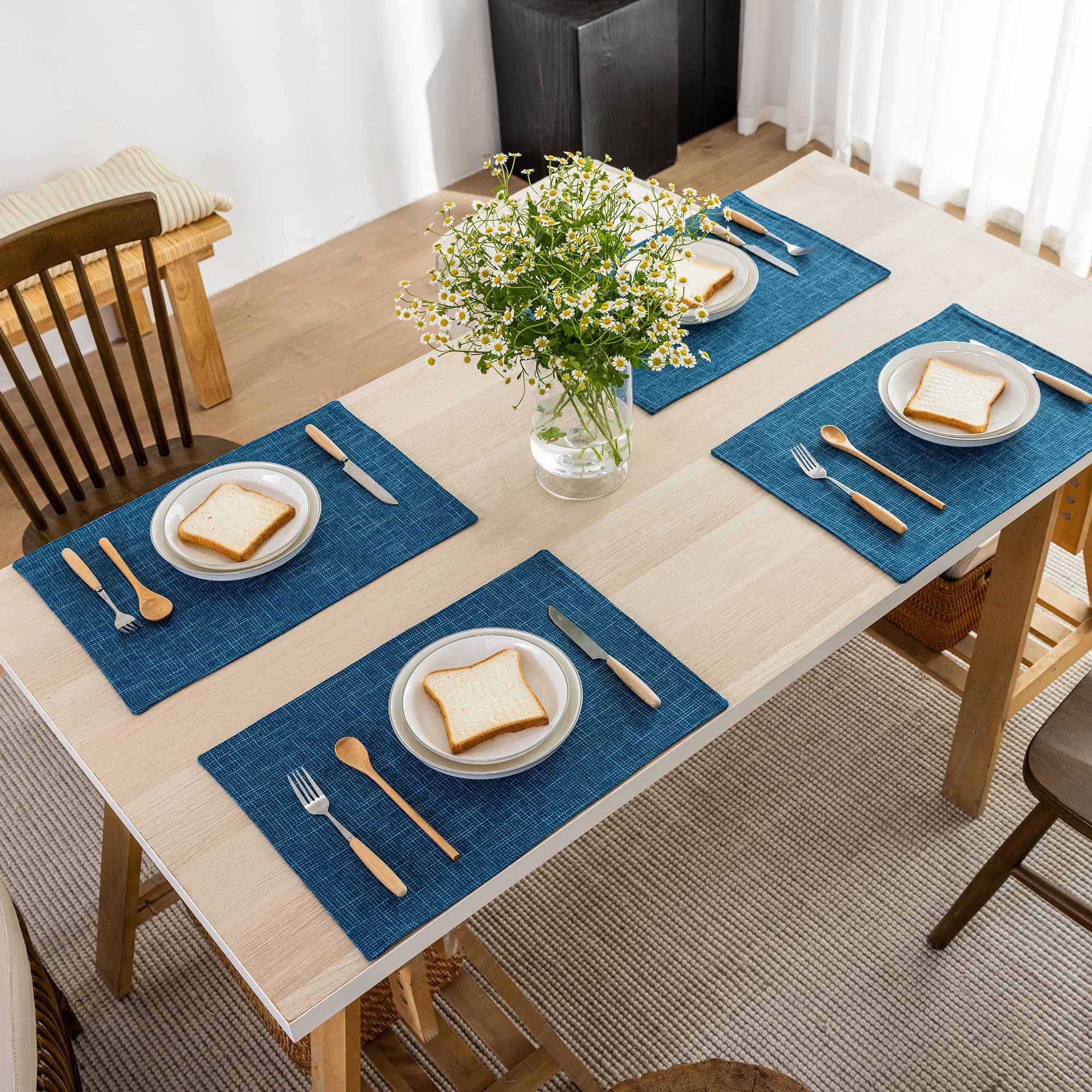 Kevin Textile - Juego de 4 manteles individuales lavables resistentes al calor para fiestas, cena buffet, 33 x 48 cm, color azul marino