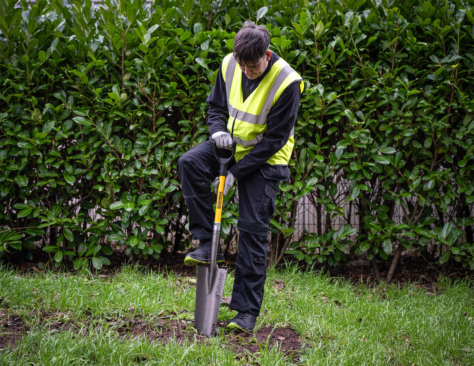 Pelle à Trous pour drains et poteaux Roughneck - Lame affûtée en Acier au Carbone, Manche en Fibre de Verre pour Drainage, clôtures, réseaux et travaux de terrassement - 1070 mm (42")
